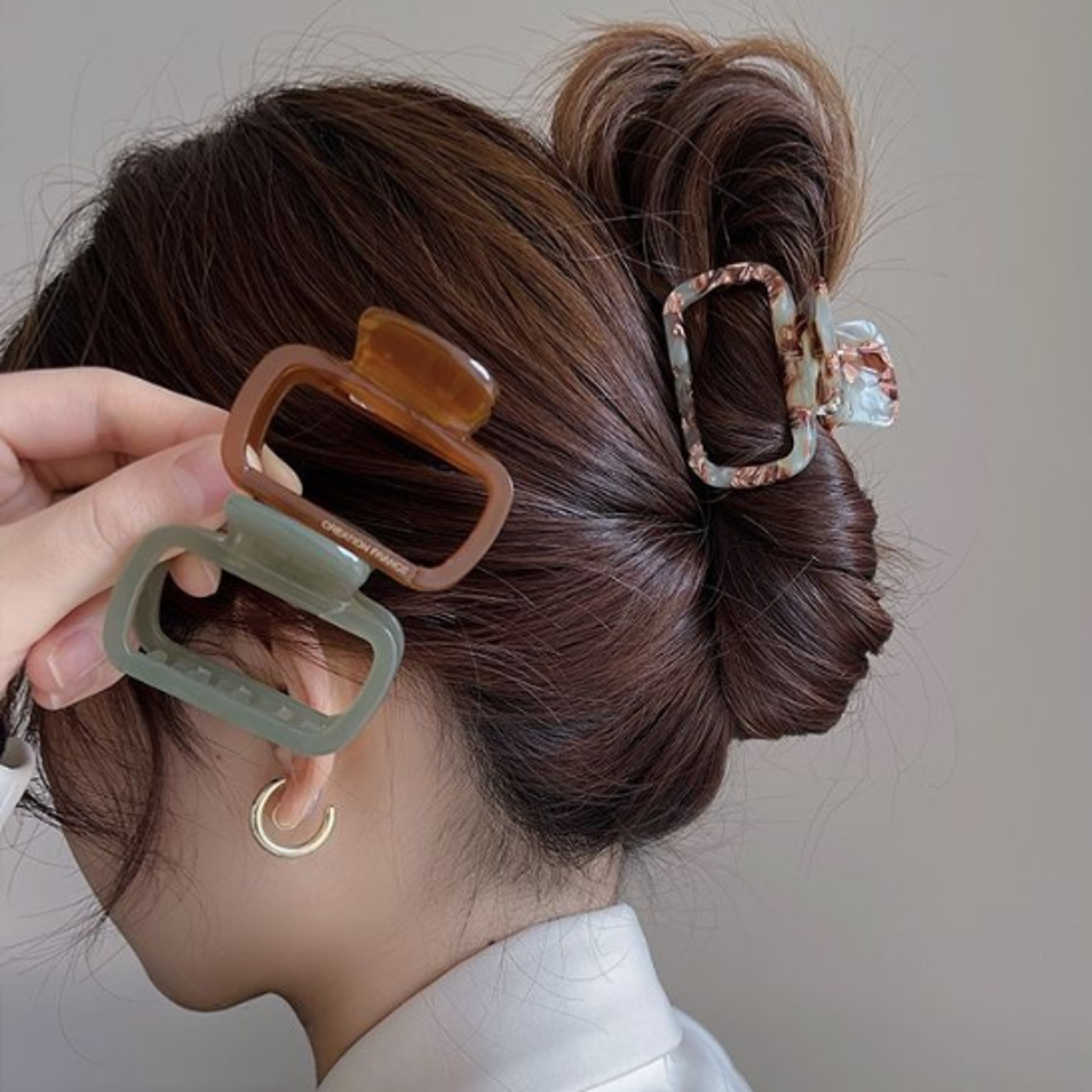 square acetate hair clip with back of head clip - small instagram shark clip