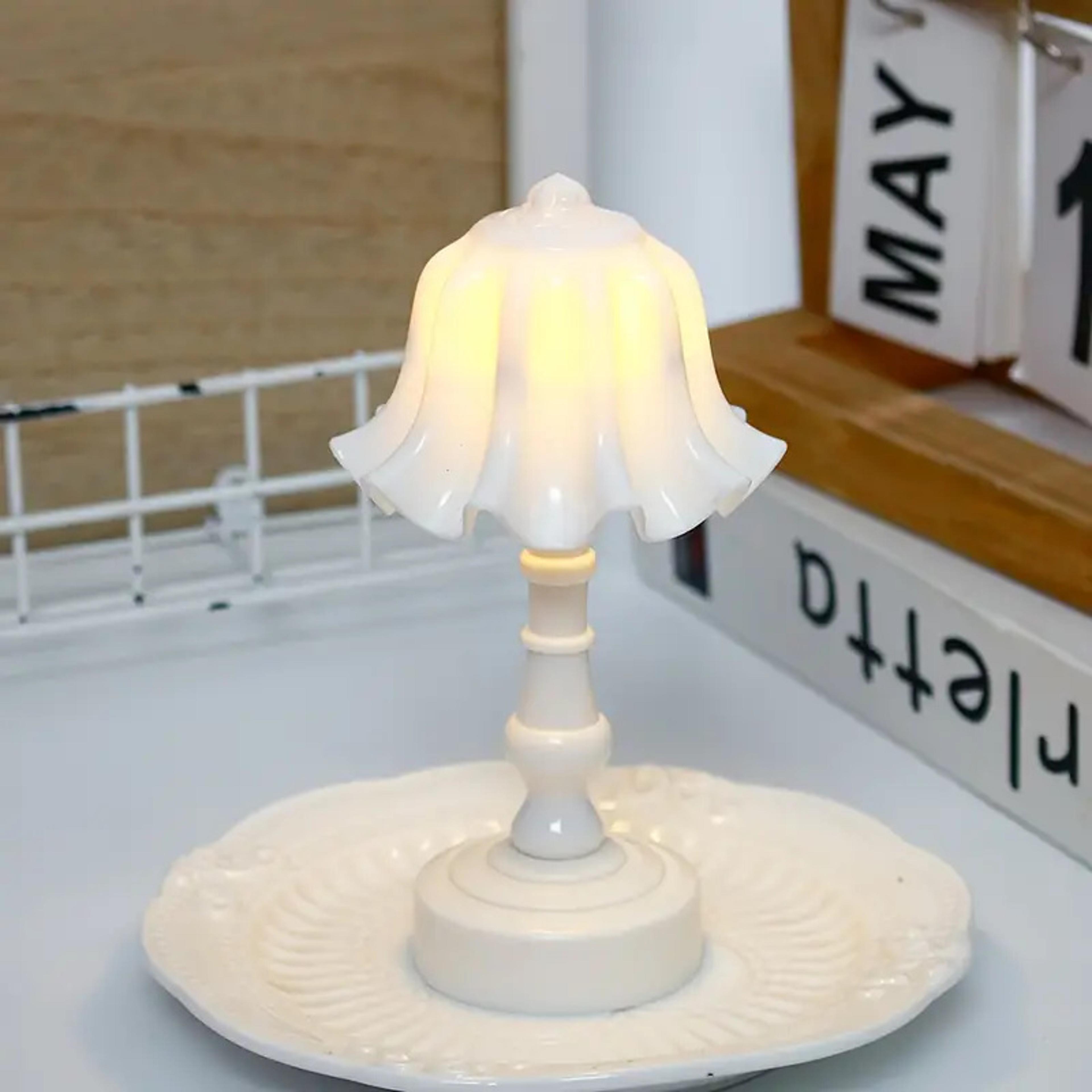Pleated Shell Flower LED Table Lamp Battery Powered Modern Night Light For Bedroom Desk Dining Room 6