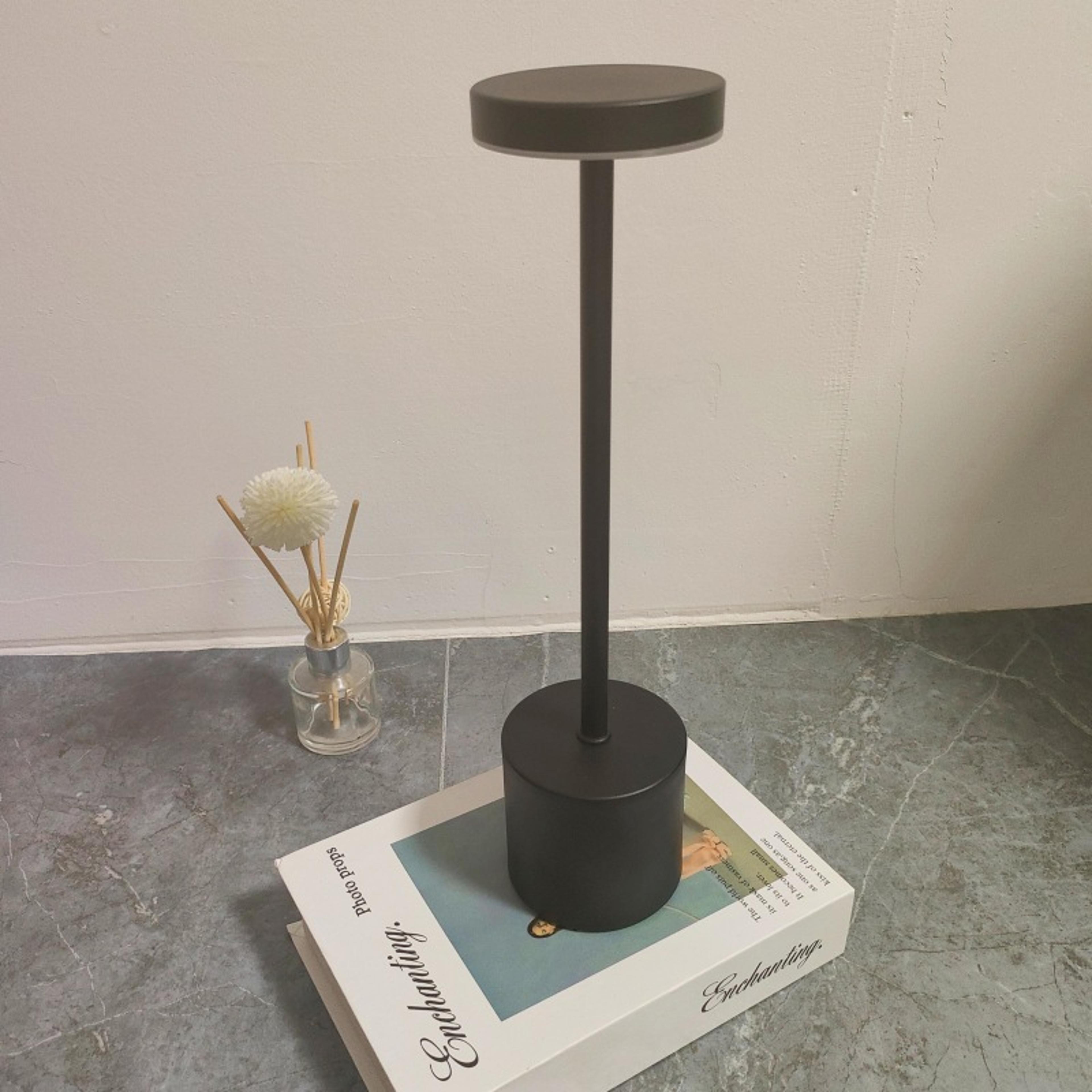 Modern Rechargeable Table Lamp Wireless LED Table Lamp Touch Control Metal Desk Light 6