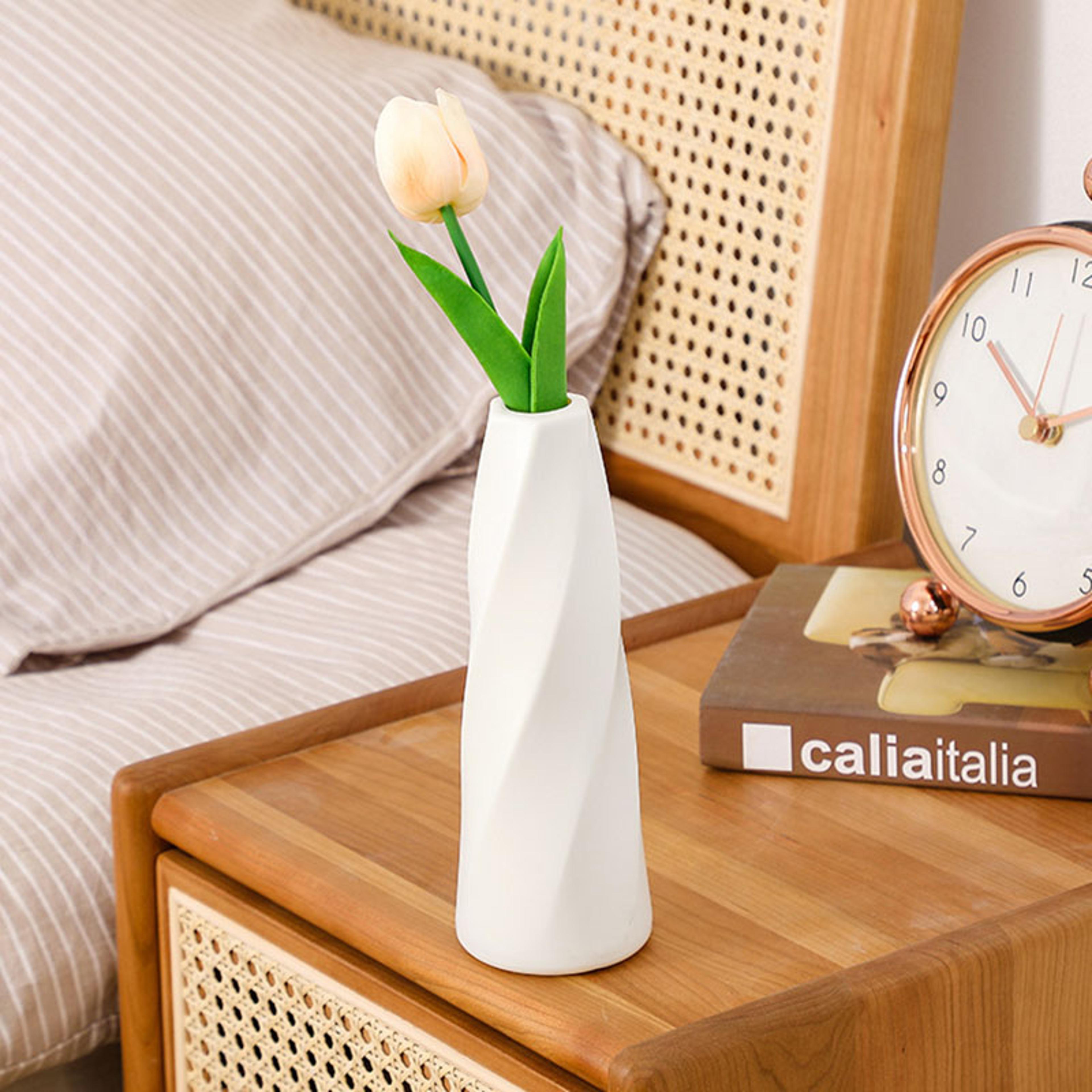 Elegant Ceramic Flower Vase For Modern Home Decor And Dried Flower Arrangements 4