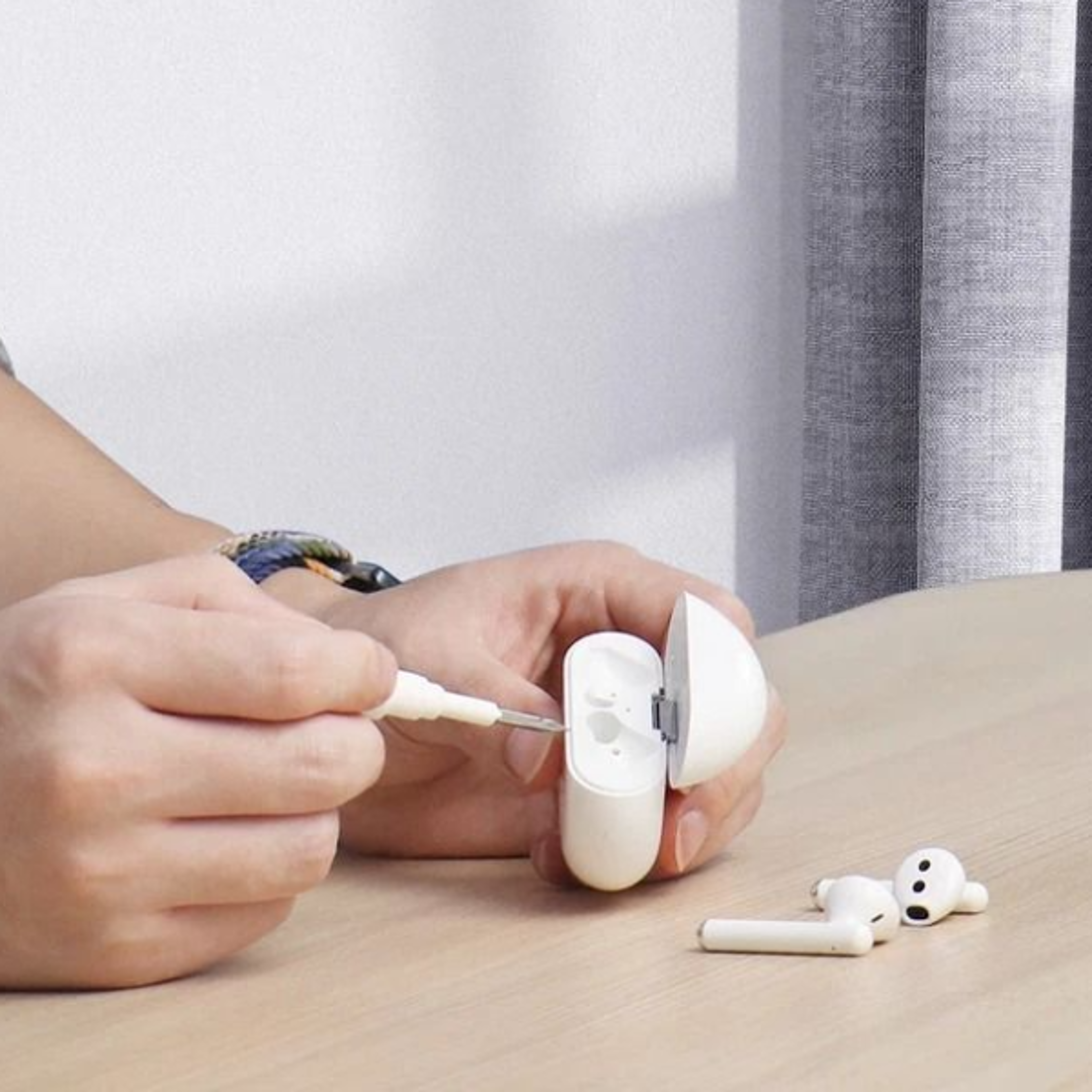 earphone cleaning pen kit – soft brush, metal tip, flocking sponge for airpods & earbuds