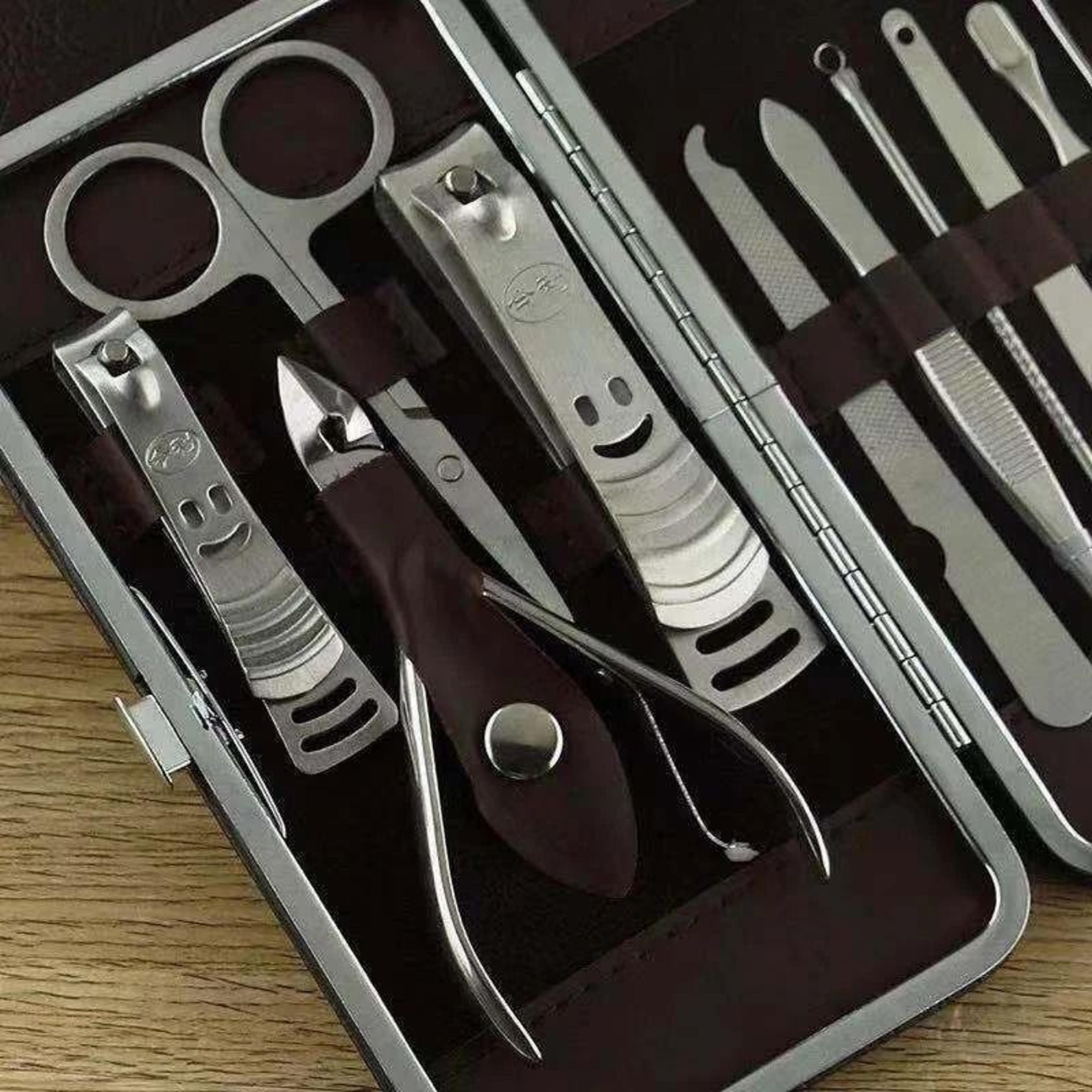 nail grooming set with case pedicure, manicure & cuticle tools for professional care