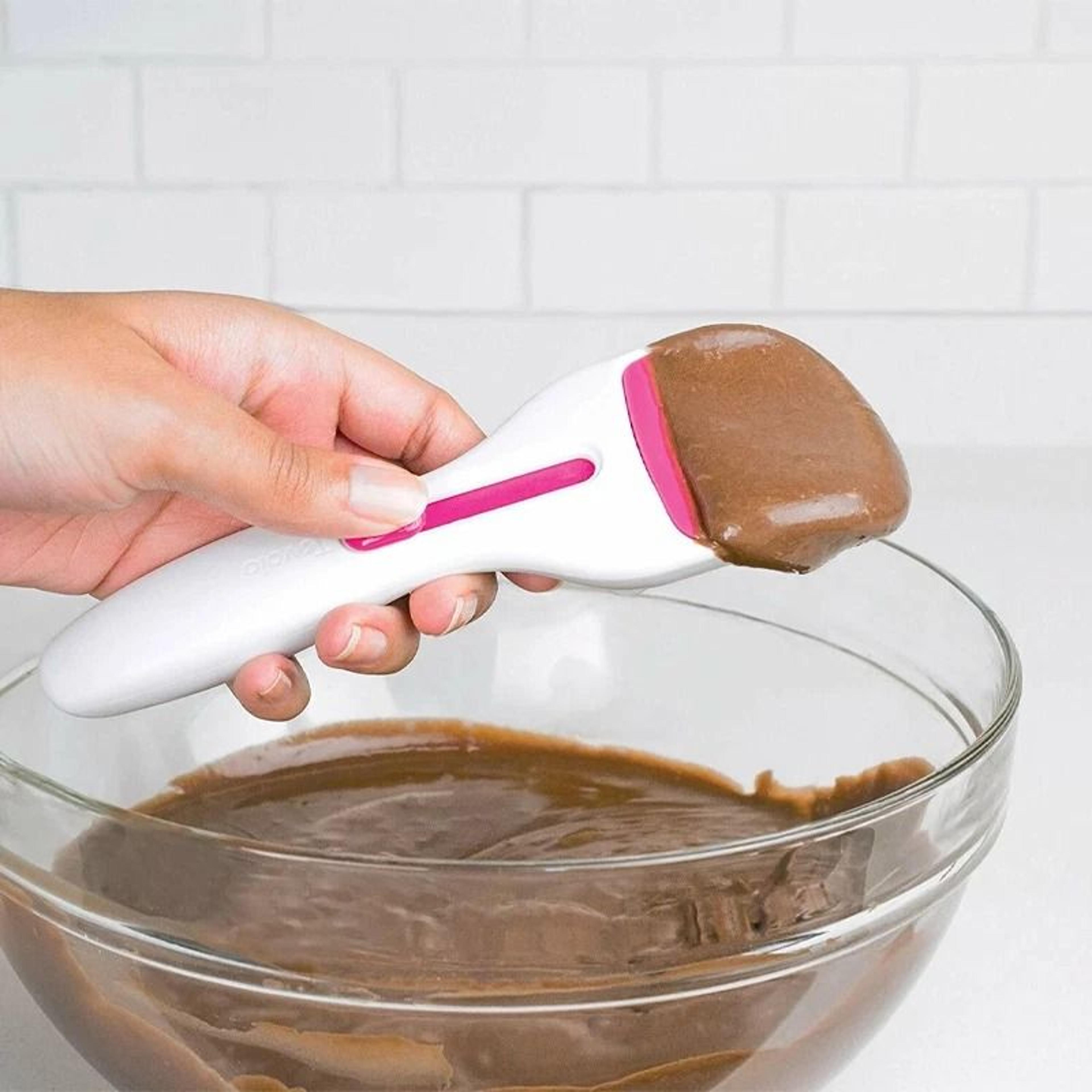 silicone batter dispenser scoop for cupcakes, pancakes and easy baking