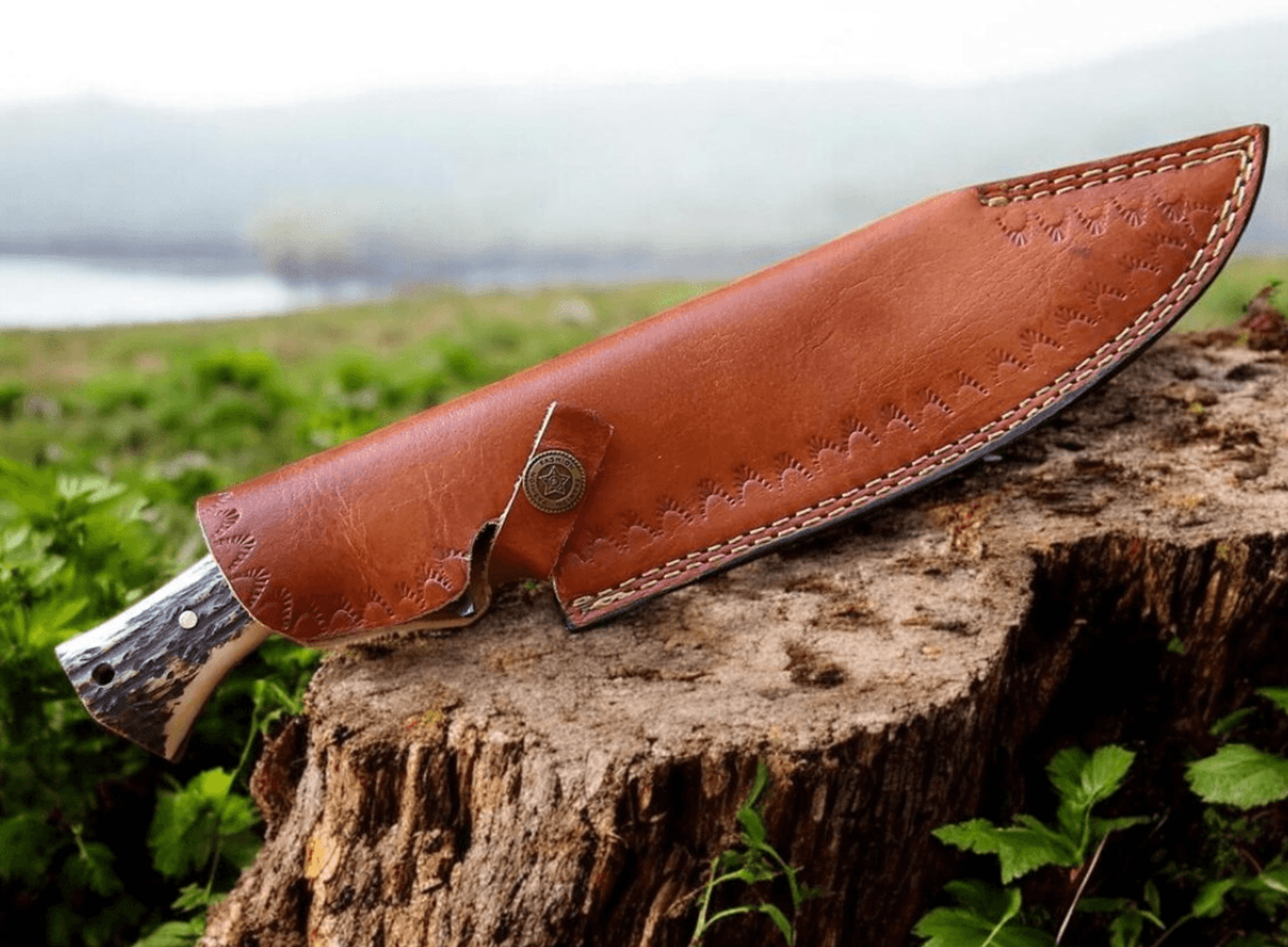 Damascus Steel Hunting Knife  Stag Horn Handle  75 Outdoor Blade  Leather Sheath  Compact Knife Gif 4
