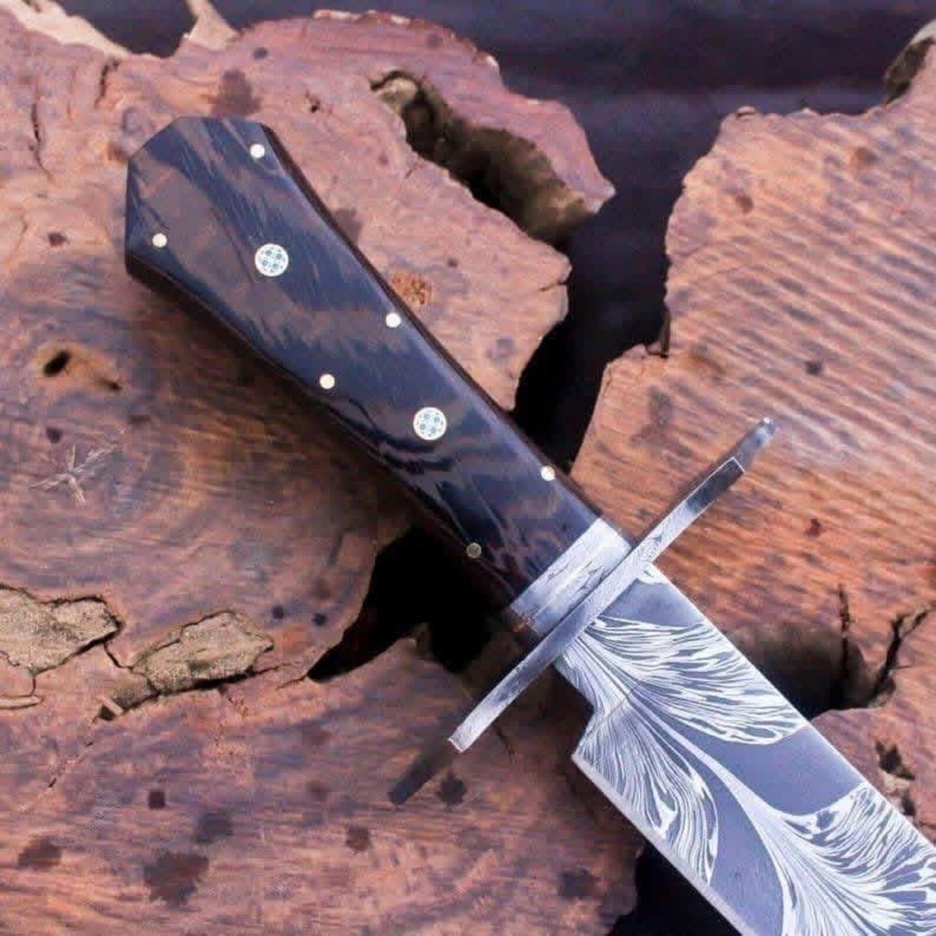 Handcrafted Feather Pattern Damascus Steel Bowie Knife  Custom Camping And Hunting Knife With 7