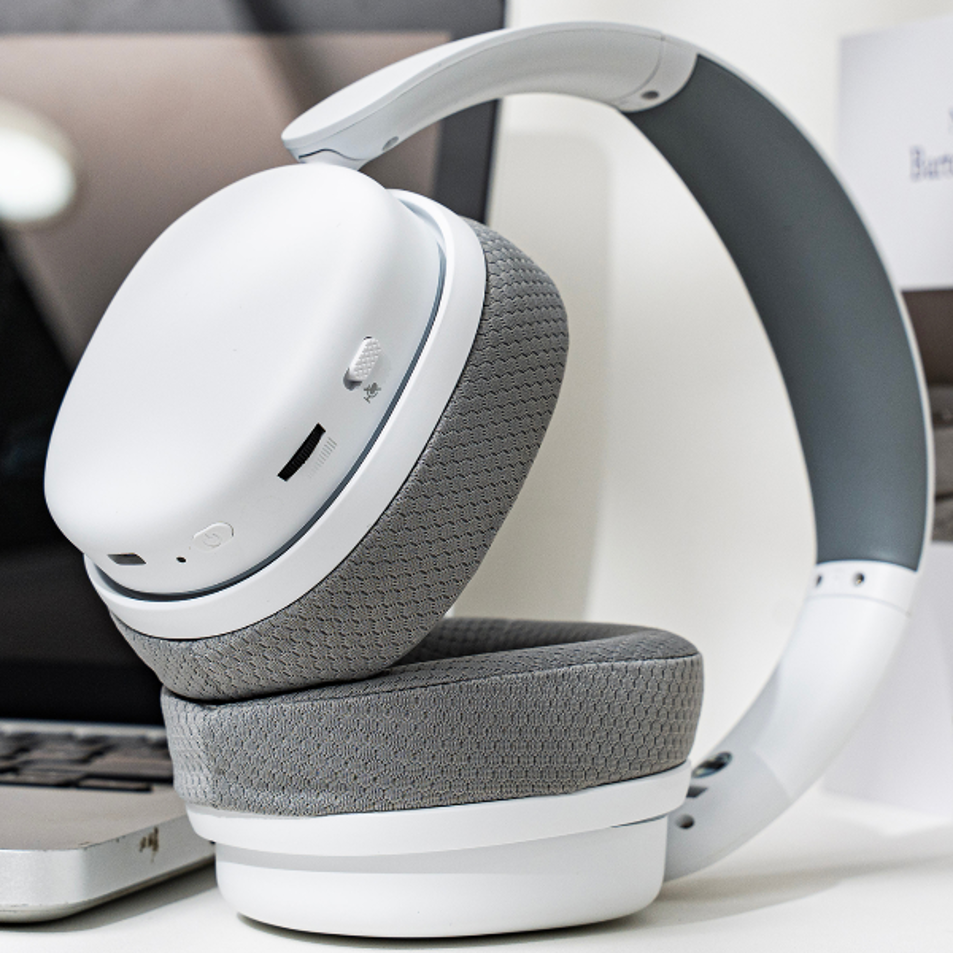wireless surround gaming headset with noise canceling mic for pc & switchs