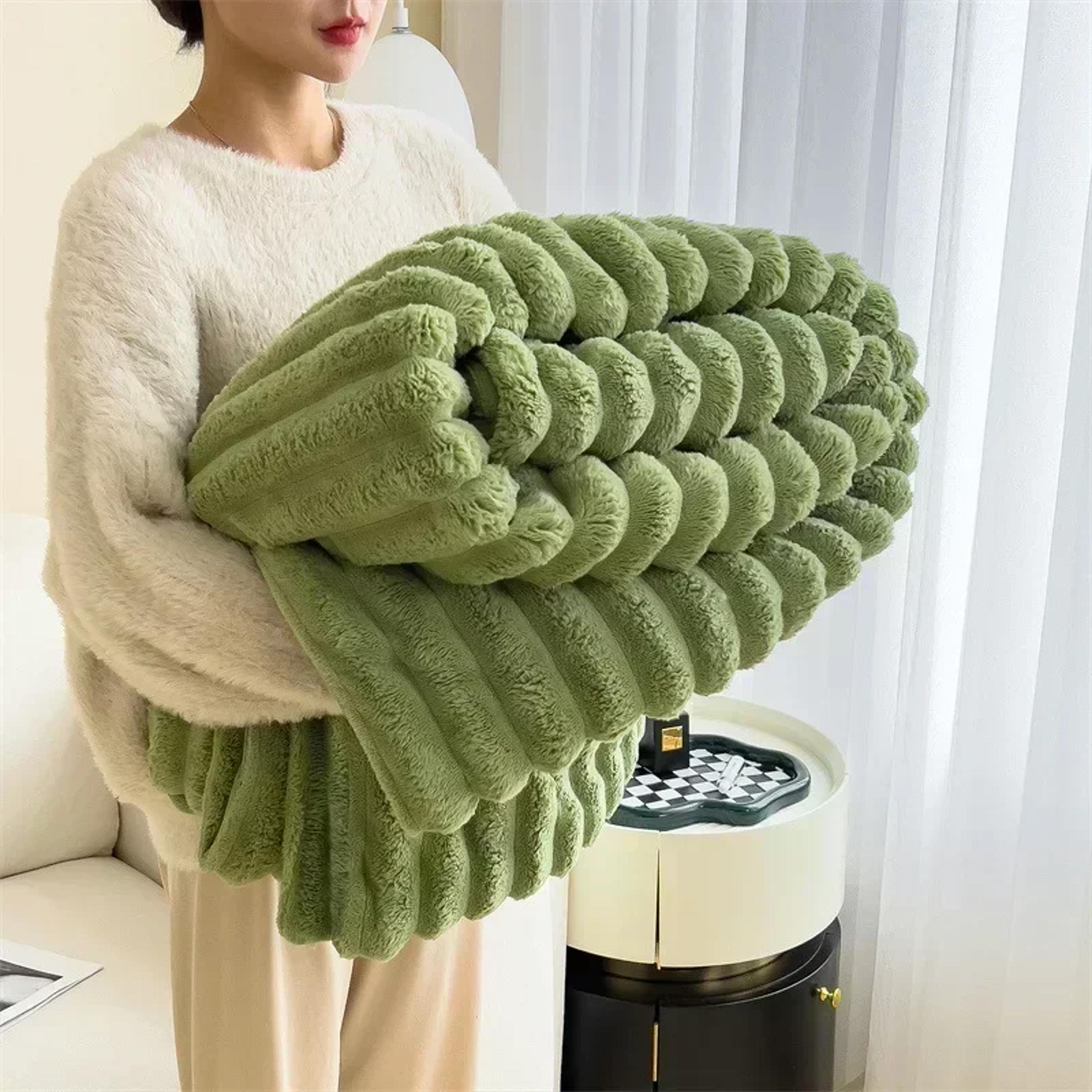 Luxury Faux Rabbit Fur Throw Blanket Ultra Soft Plush Cozy Sofa  Bed Blanket For All Seasons 2