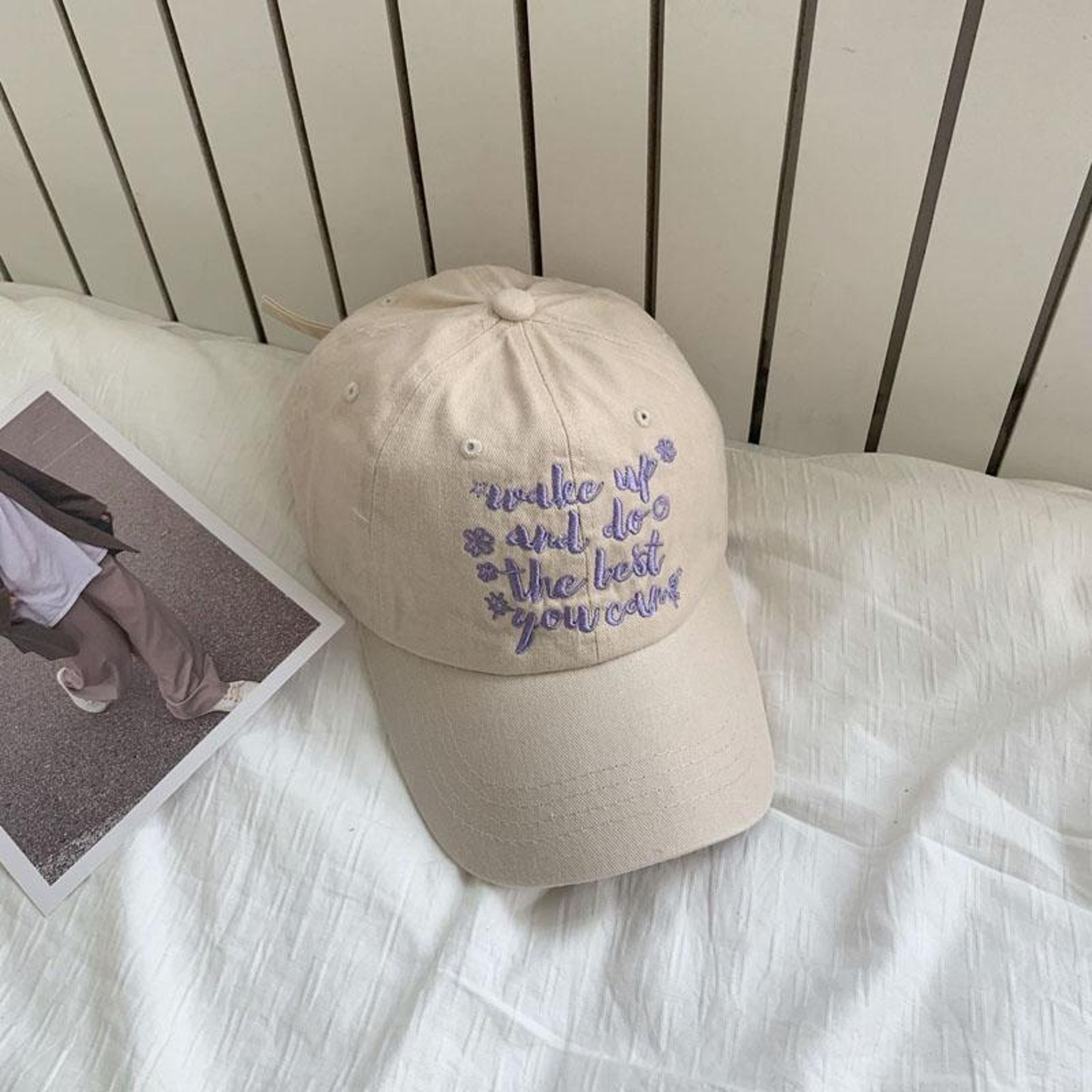 retro embroidered baseball cap for men and women with curved brim