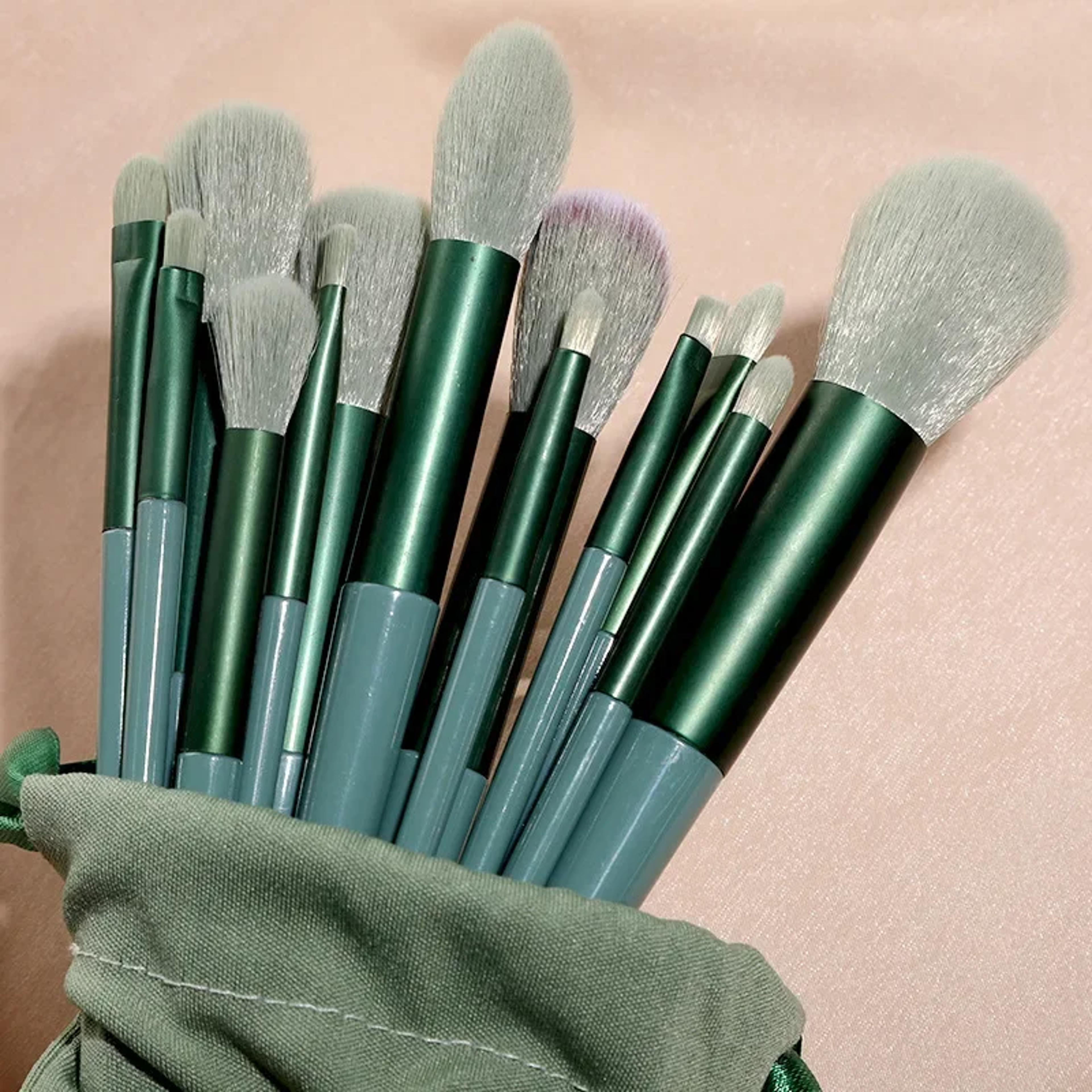 synthetic makeup brush set for face eyes foundation blush concealer and lip