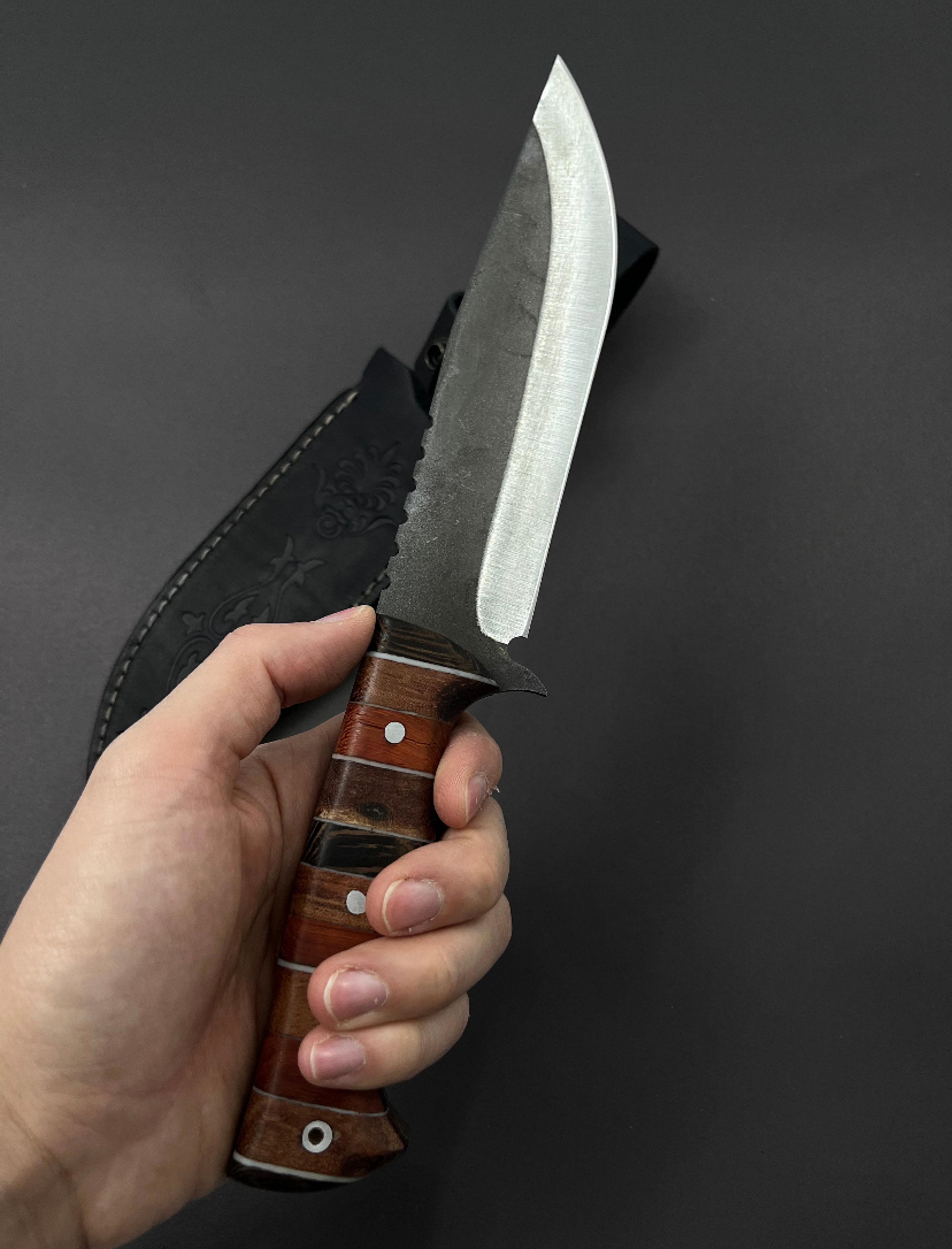 handmade full tang 30cm long in 1095 high carbon steel hunter/skinning knife with leather sheath hrc58-60