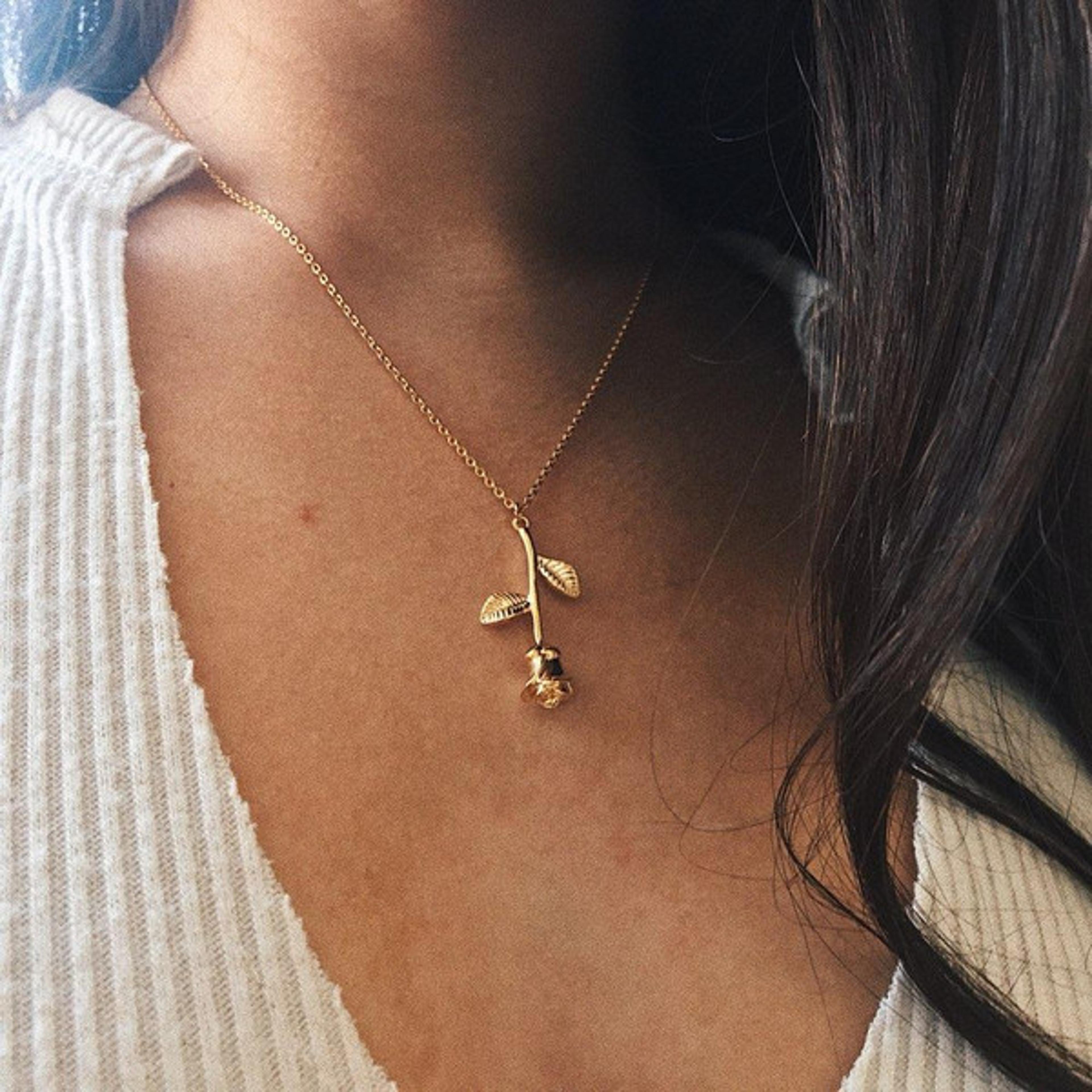 rose pendant necklace