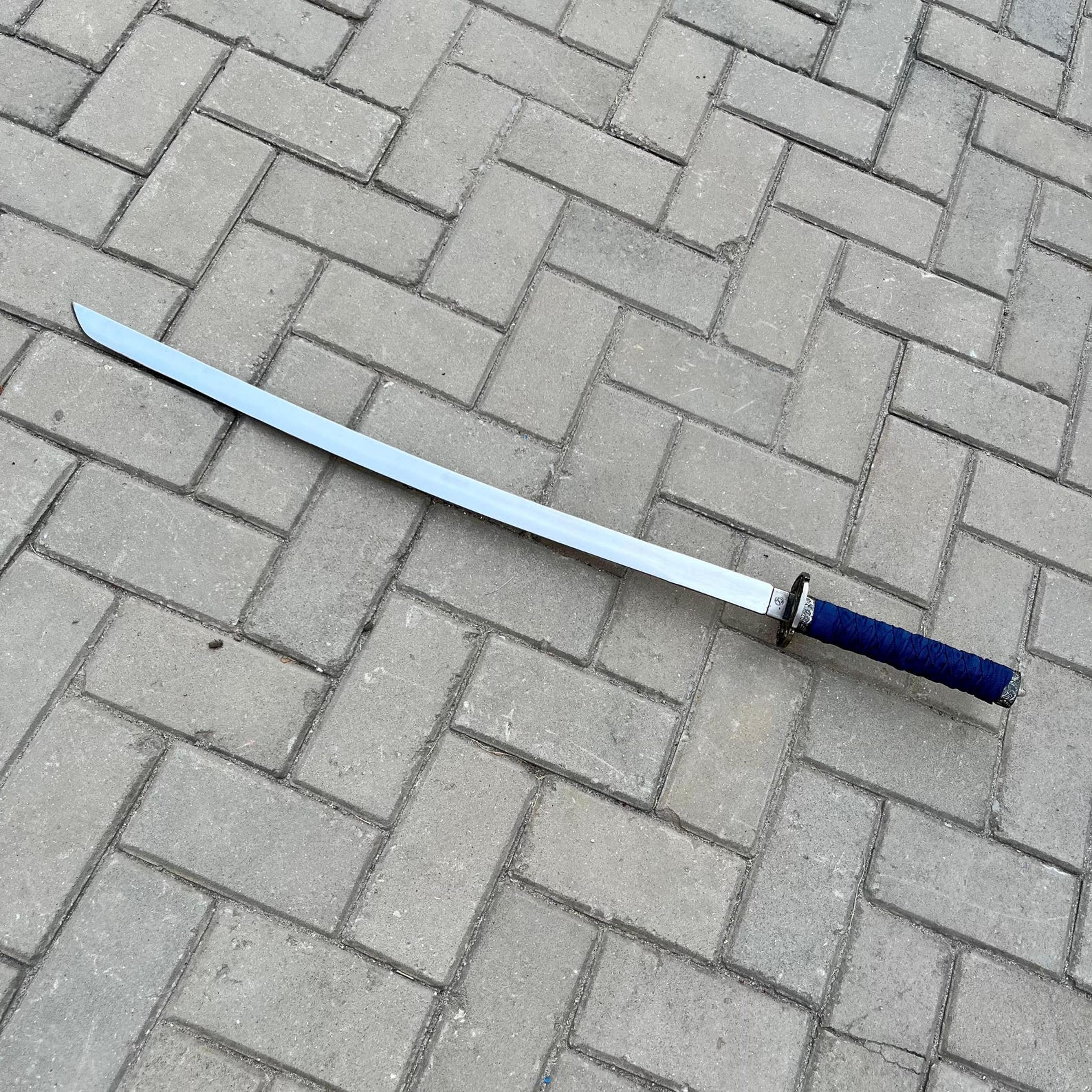 Handcrafted Japanese Samurai Katana Sword With High Carbon Steel Blade And Glossy Scabbard  Pe 8