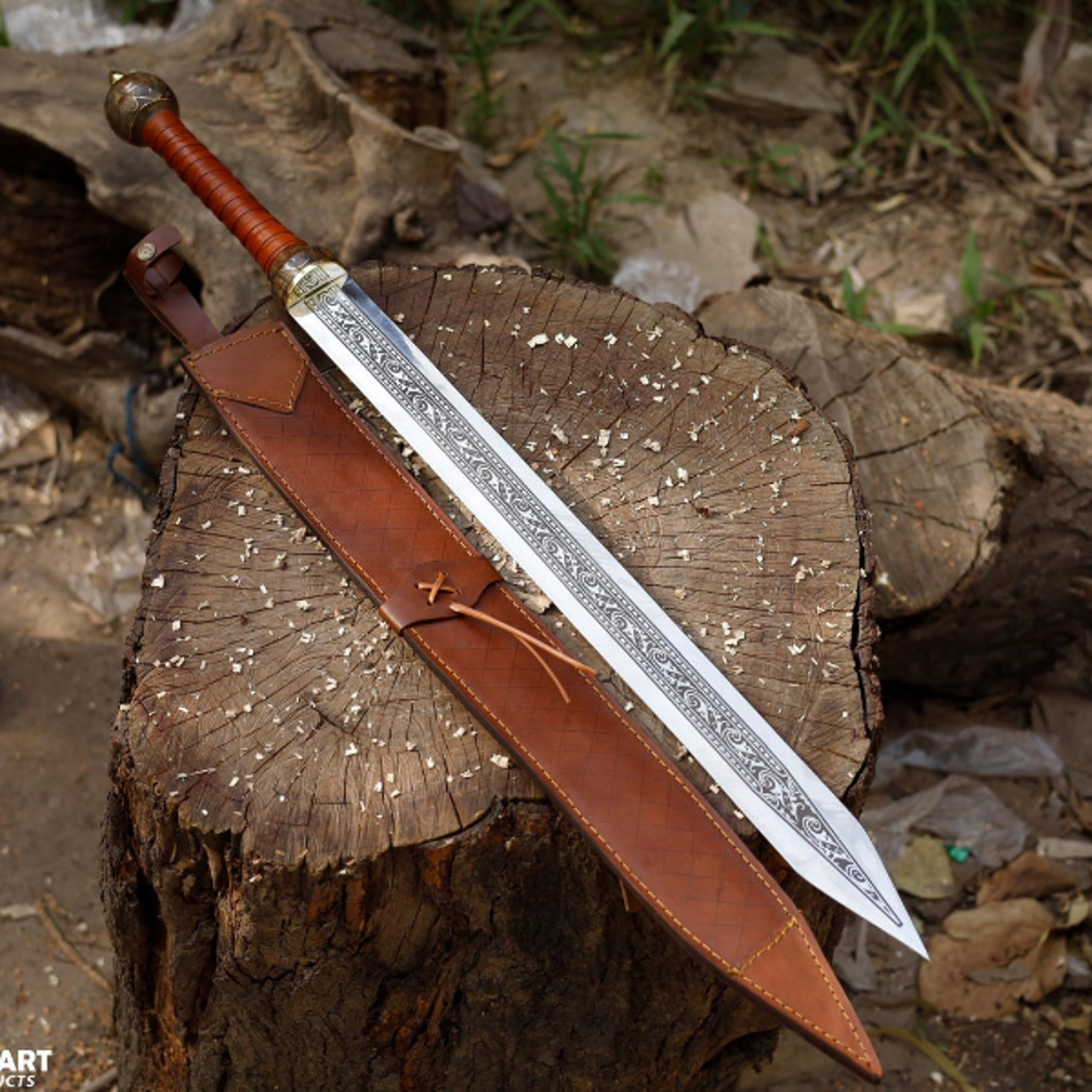 handcrafted roman gladius-inspired engraved steel display sword with leather sheath for historical collector gift