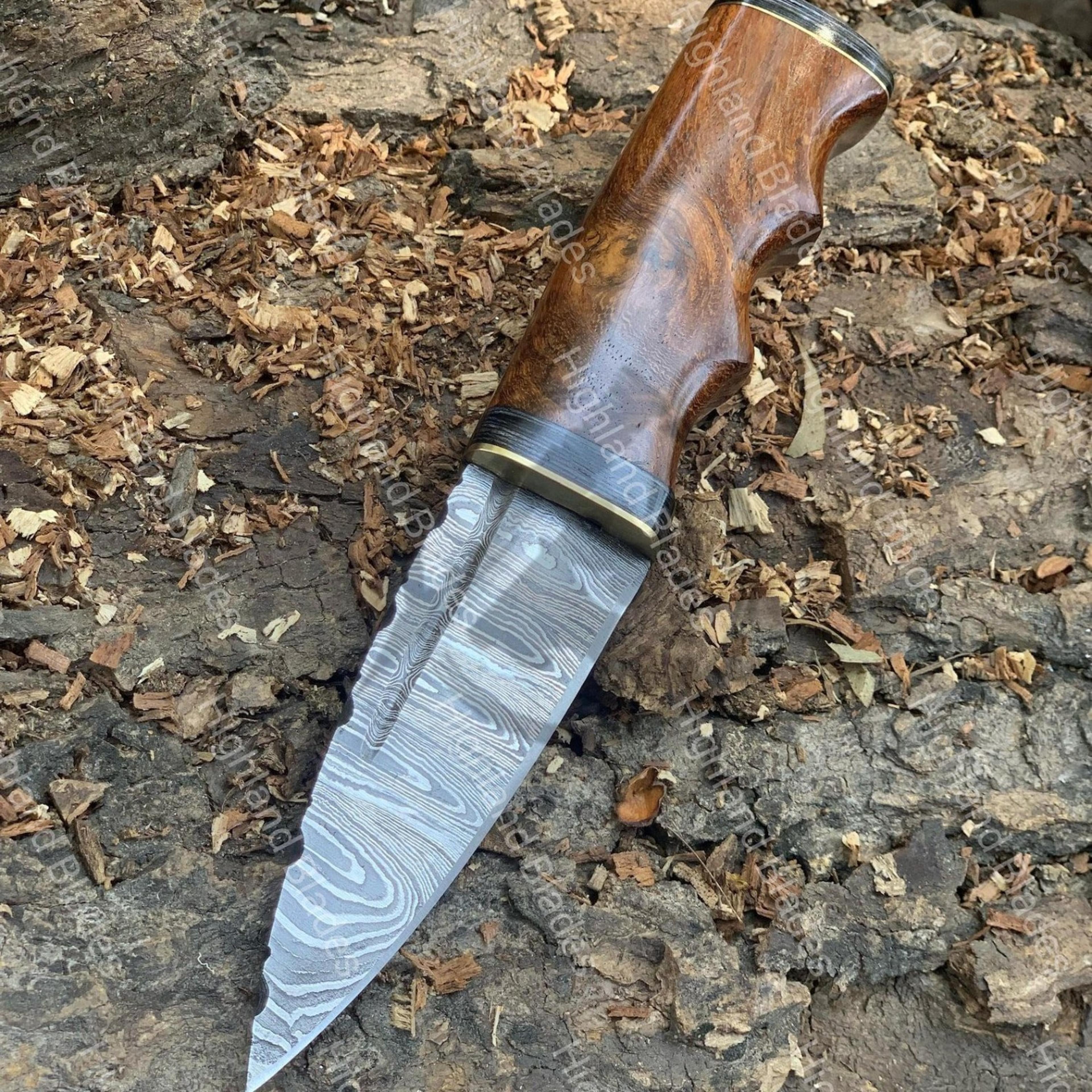 10.5in damascus hunting knife with patterned steel blade, walnut wood handle & brass guard