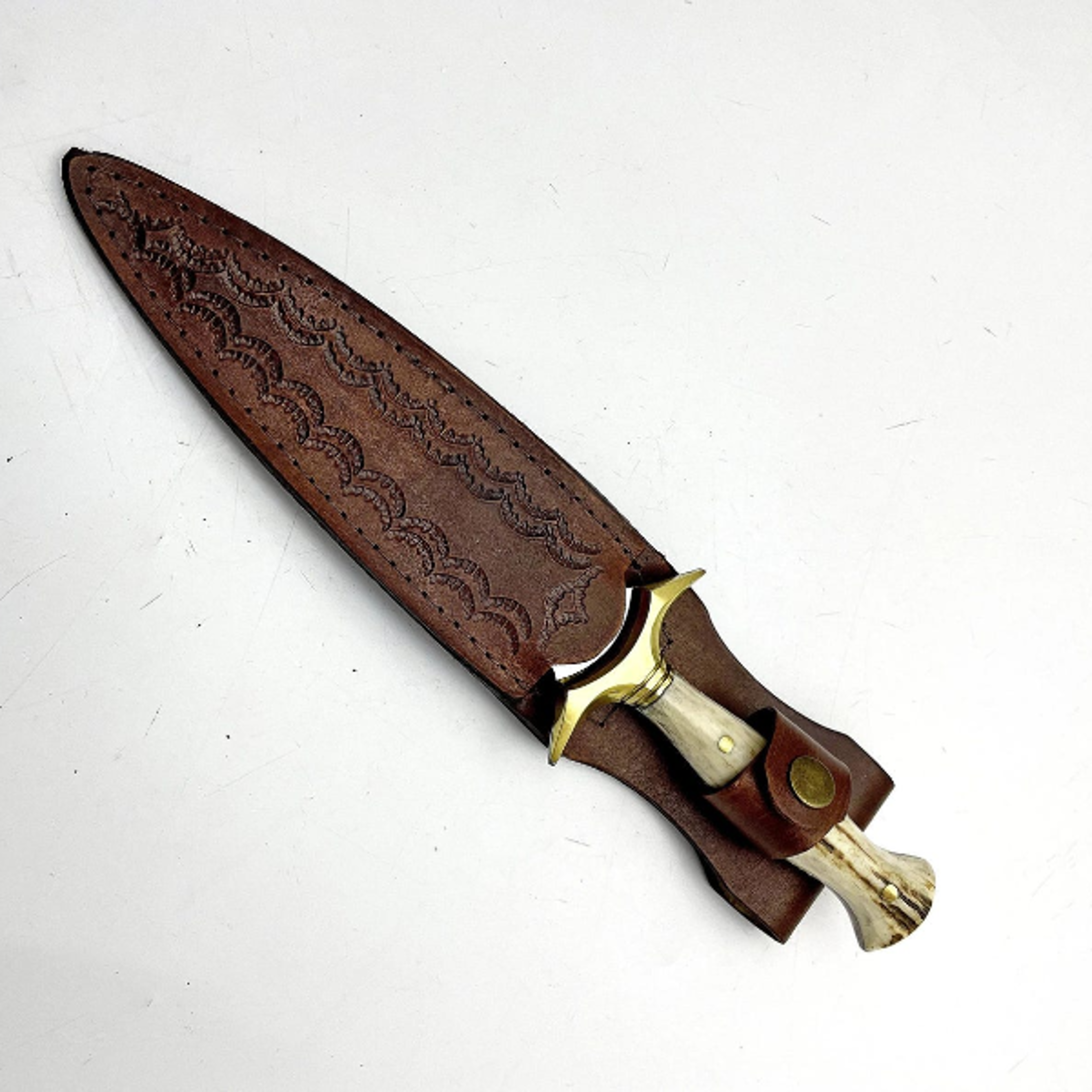 stag antler hunting knife with leather sheath - perfect gift for outdoor enthusiasts