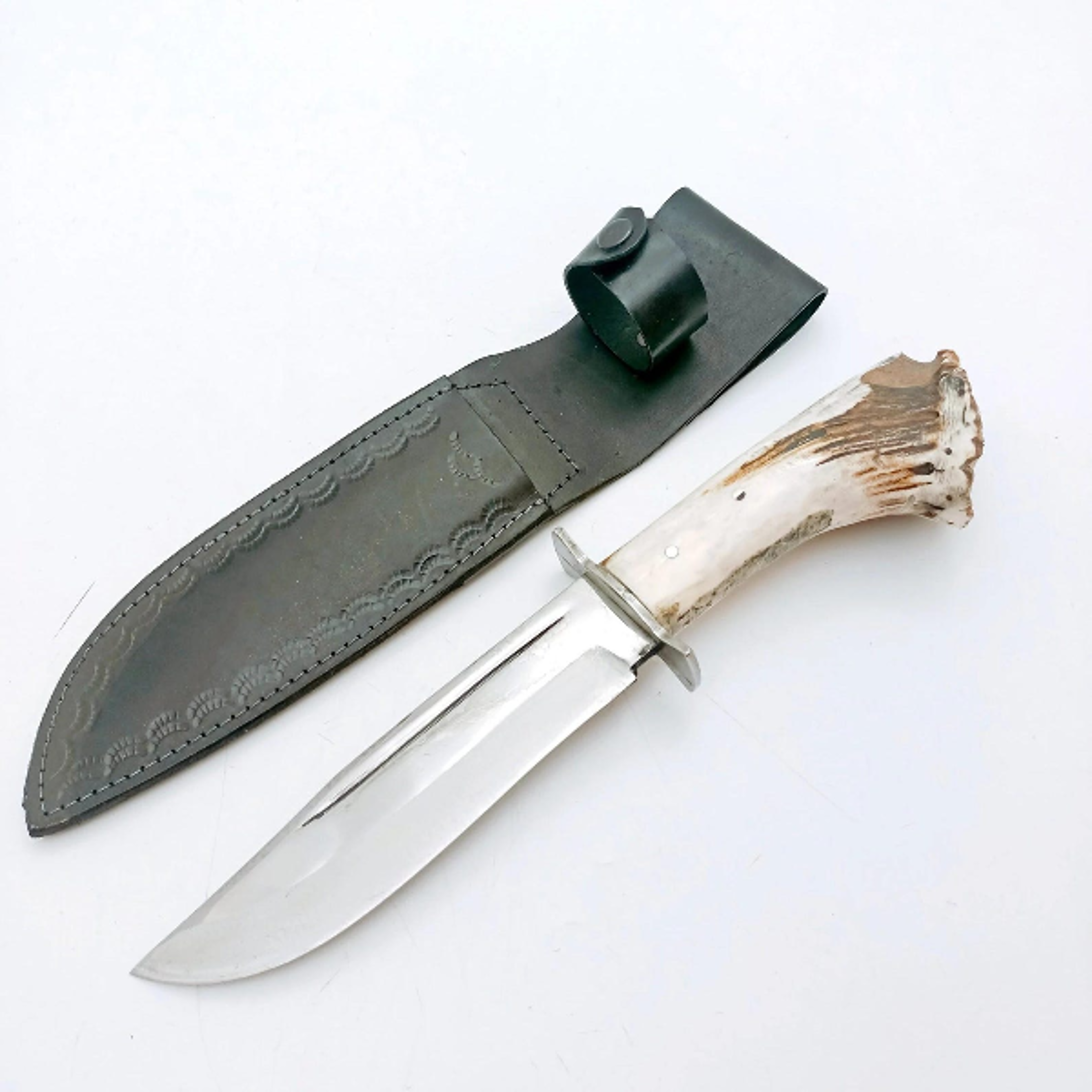 handmade survival knife with custom deer antler handle and engraved bowie knife with leather sheath for hunting