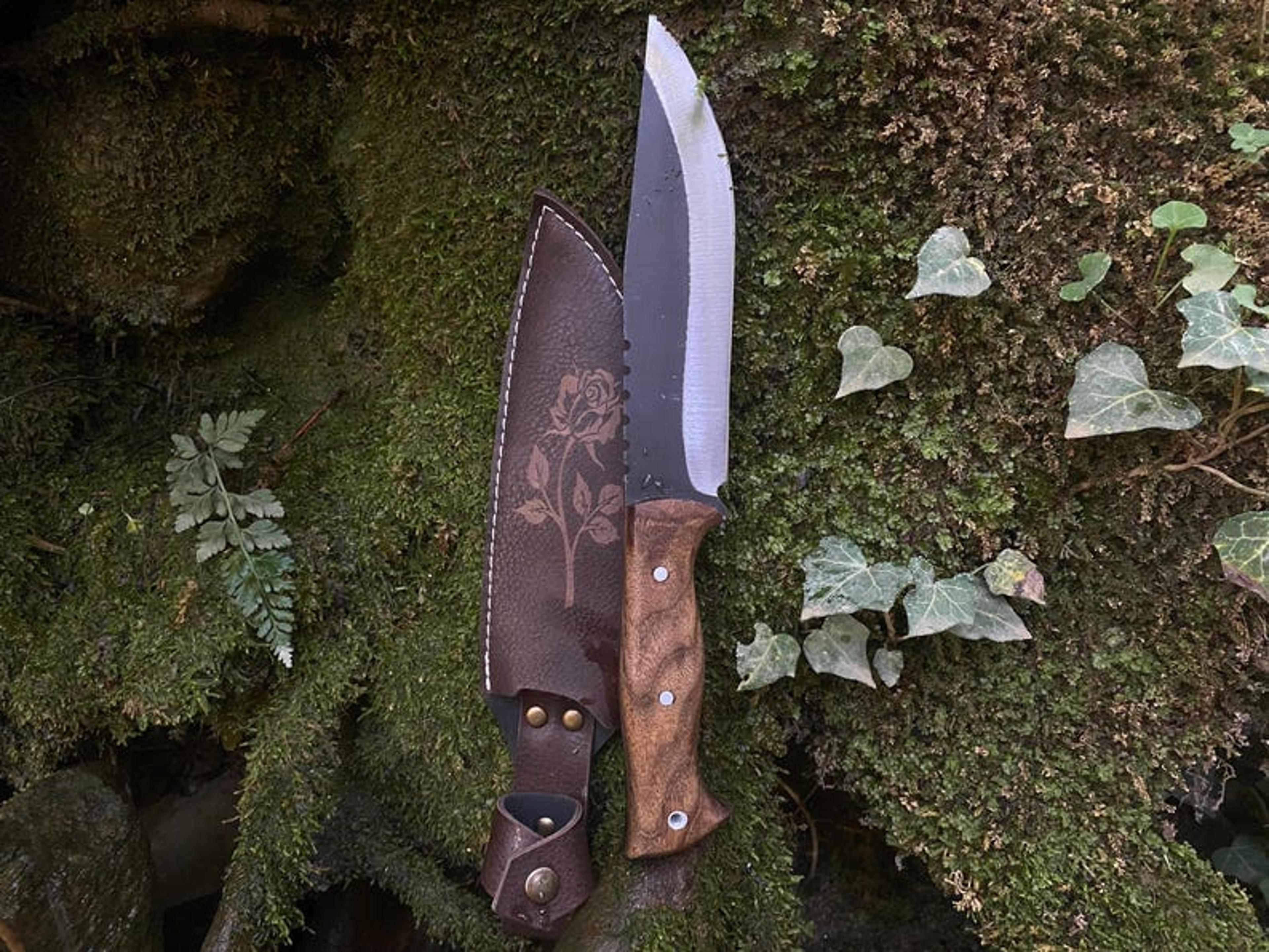 Premium Handmade Hunting Knife With Walnut HandleReal Bowie Knife With SheathPerfect For Camping Tr 1