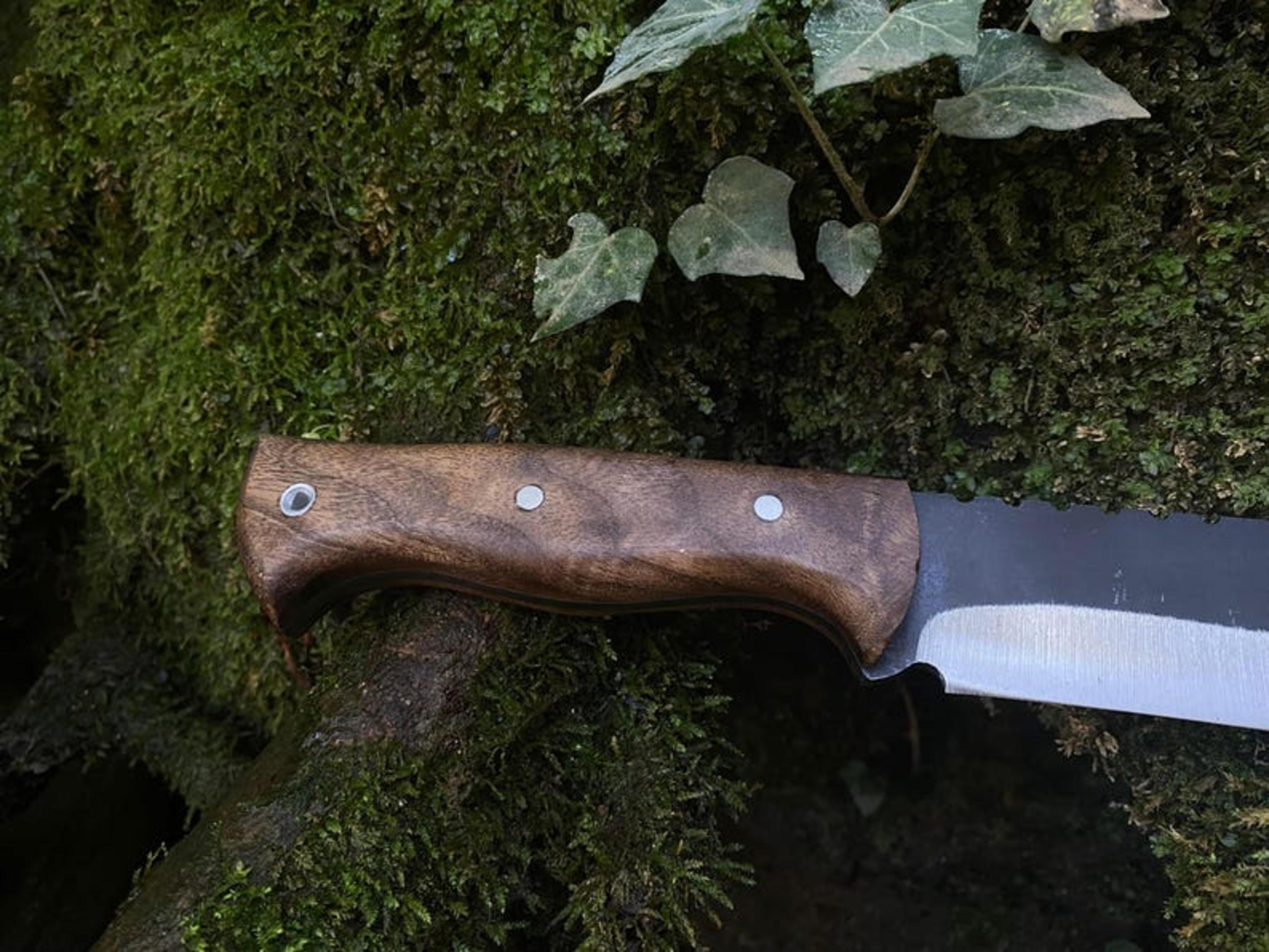 Premium Handmade Hunting Knife With Walnut HandleReal Bowie Knife With SheathPerfect For Camping Tr 6