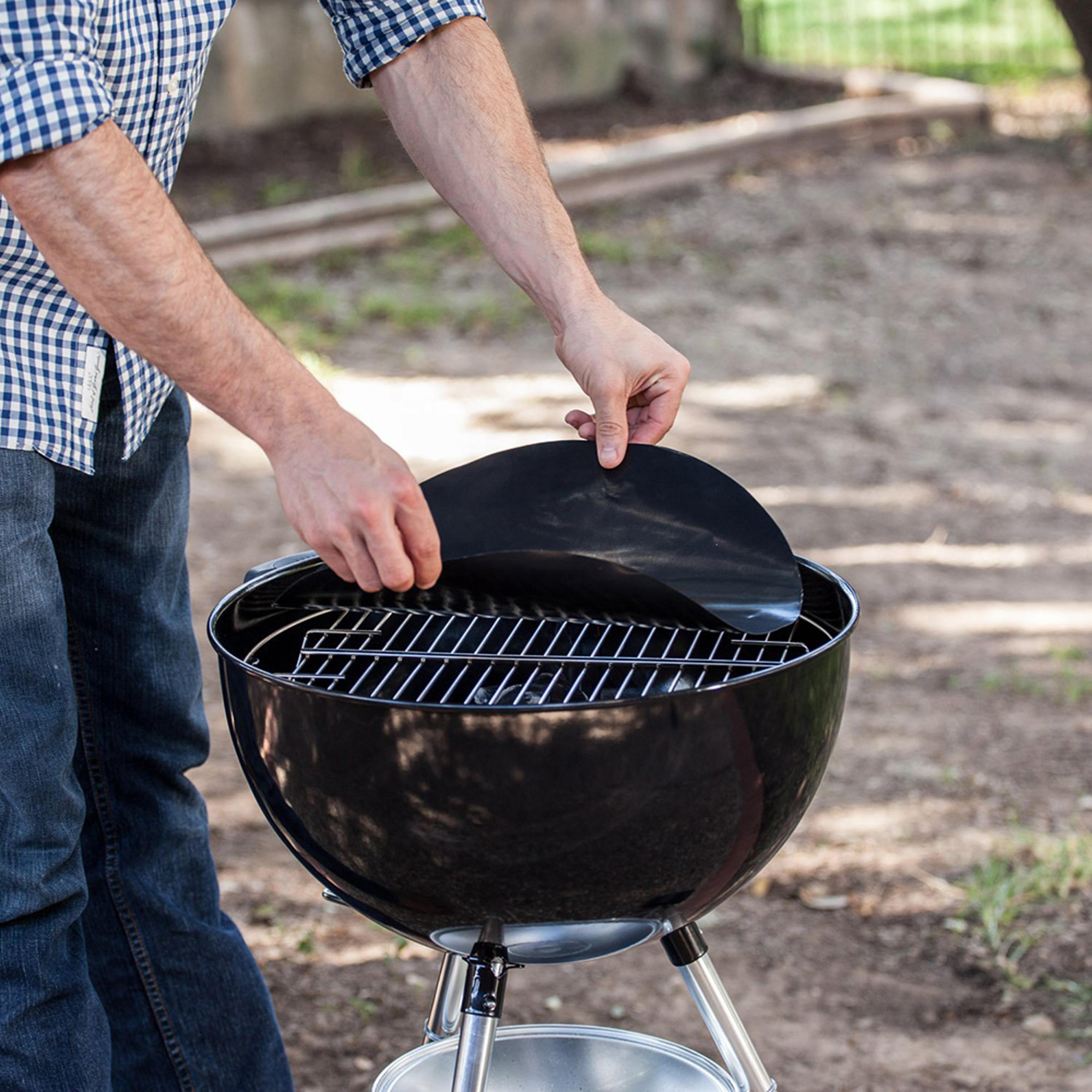 non-stick bbq grid pad for high-temperature grilling, reusable & easy-to-clean barbecue mesh cooking mat