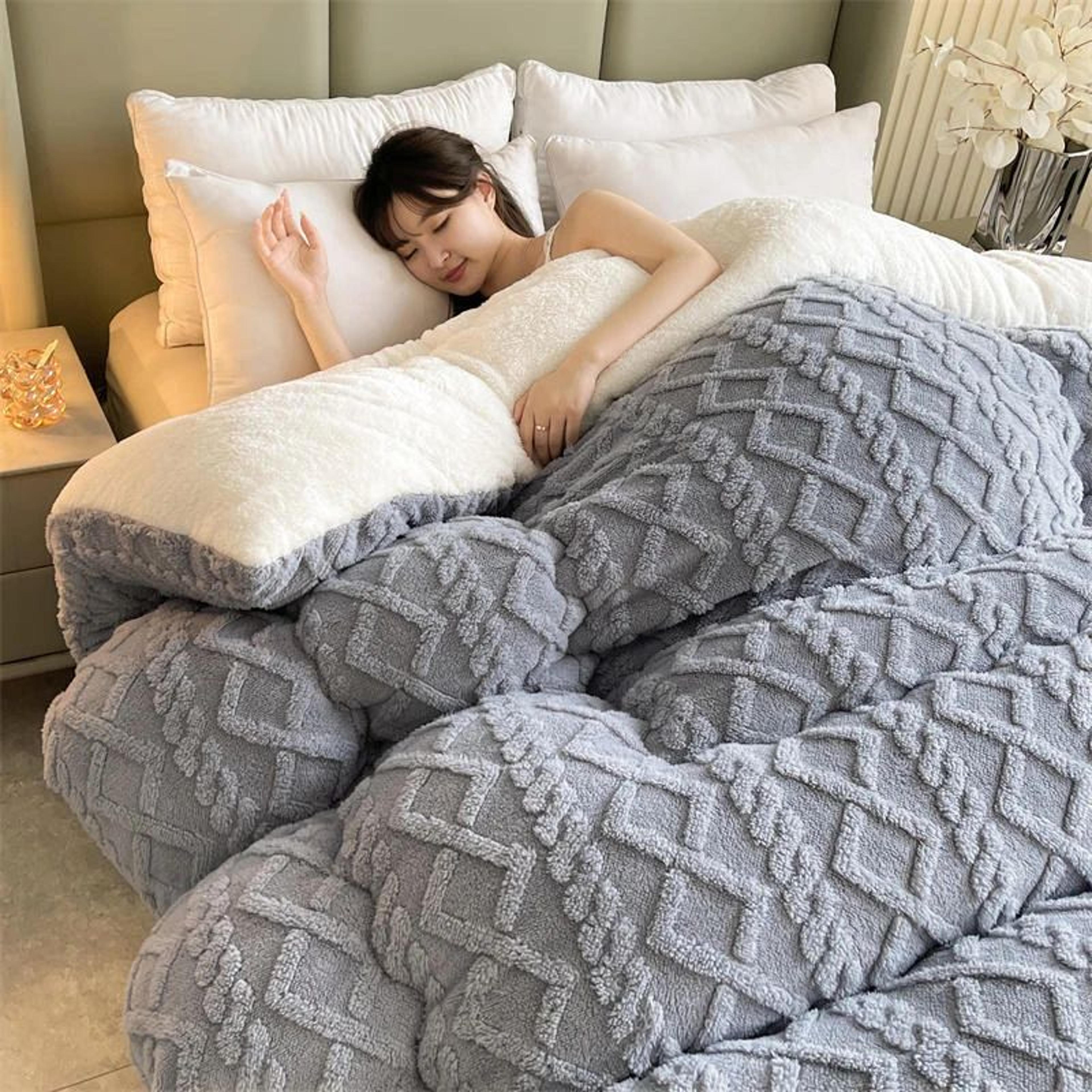 super thick winter warm blanket for bed, artificial lamb cashmere weighted blanket, soft comfortable quilt comforter