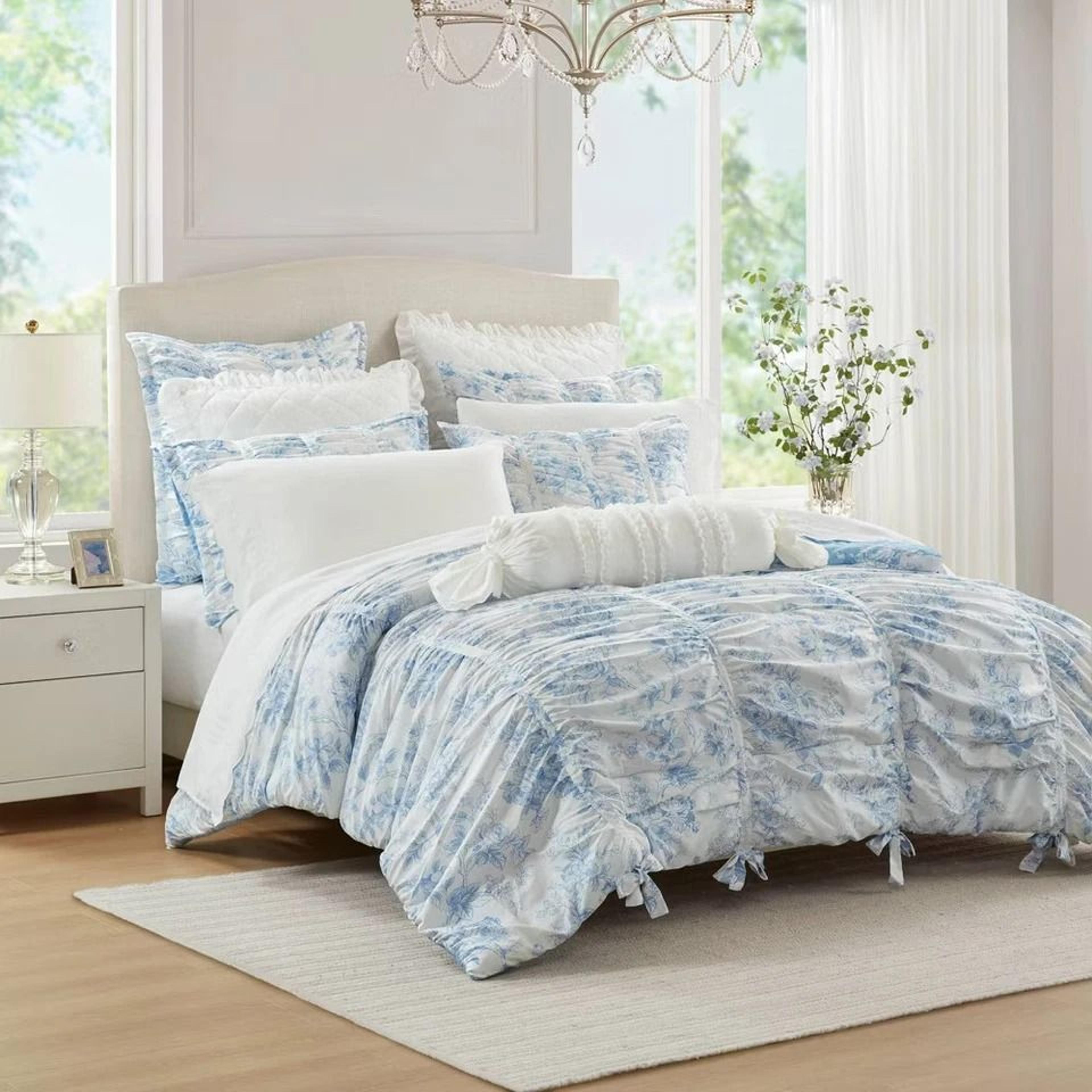 collection full/queen toile floral comforter blue, soft polyester, lightweight