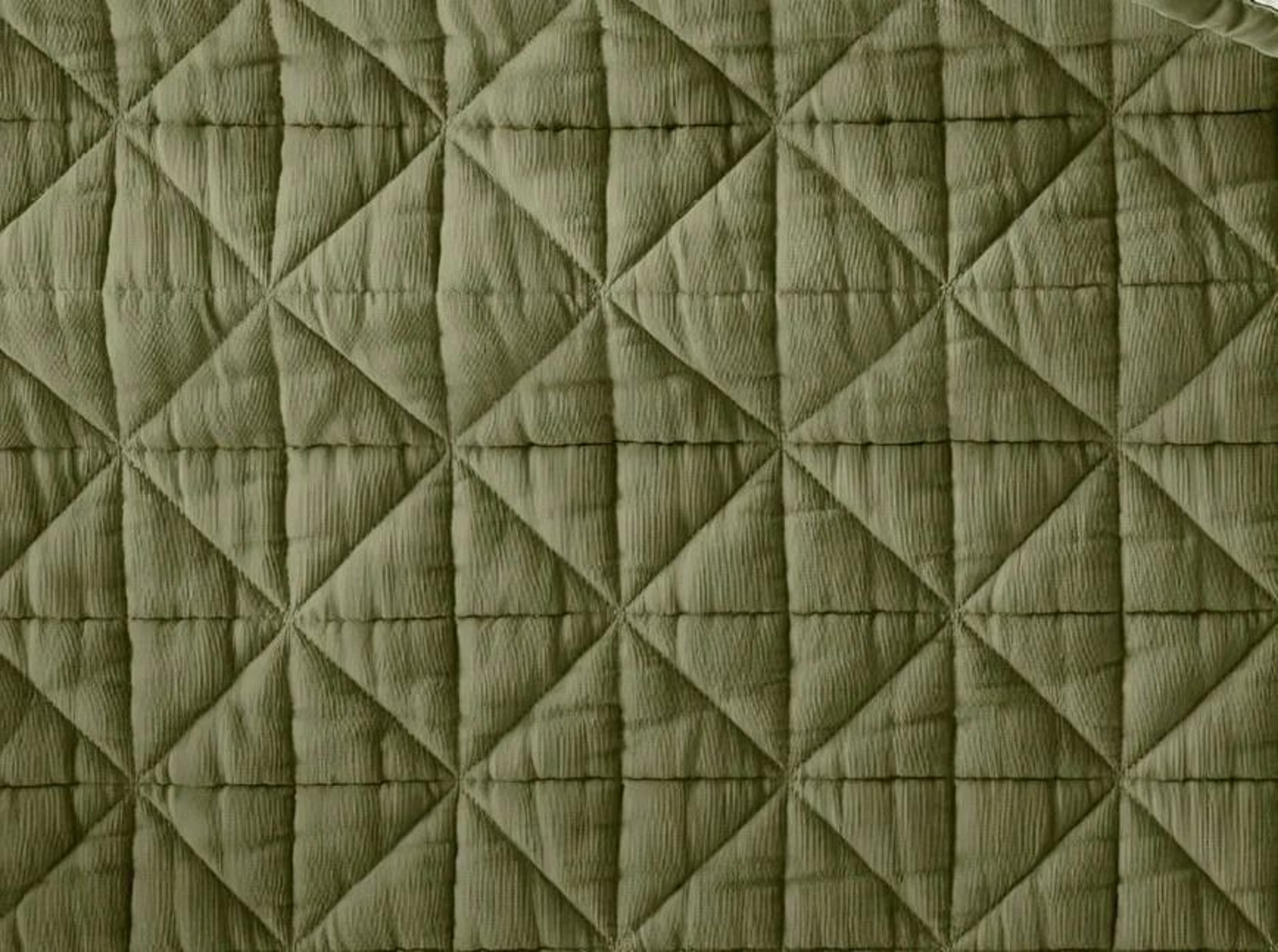 Lightweight FullQueen Reversible Quilt Tonal Green With Diamond Stitching Thread Count Polyester Fi 3