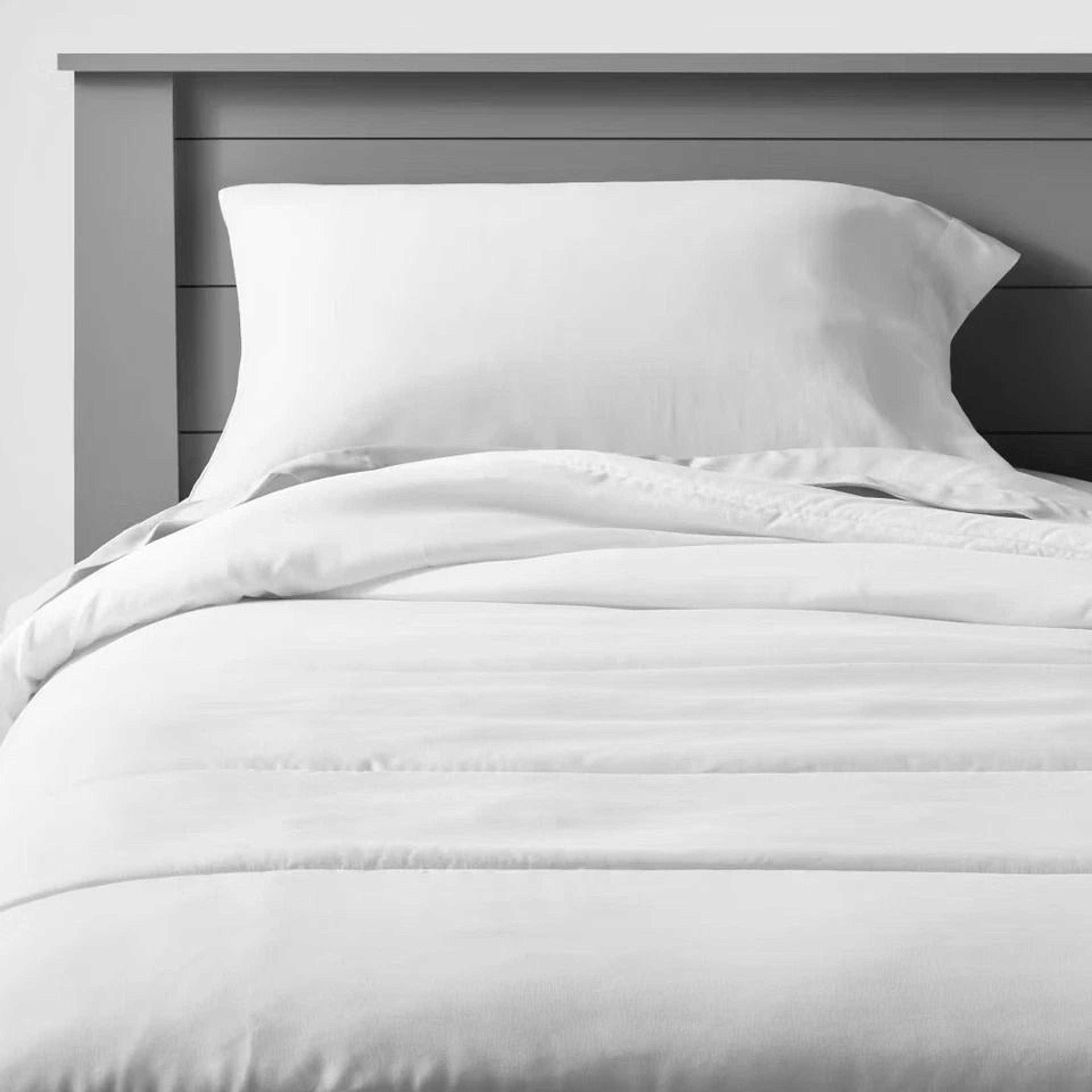 white full/queen bed basics duvet insert, soft fiber fill comforter, pillowfort kids bedding for all seasons