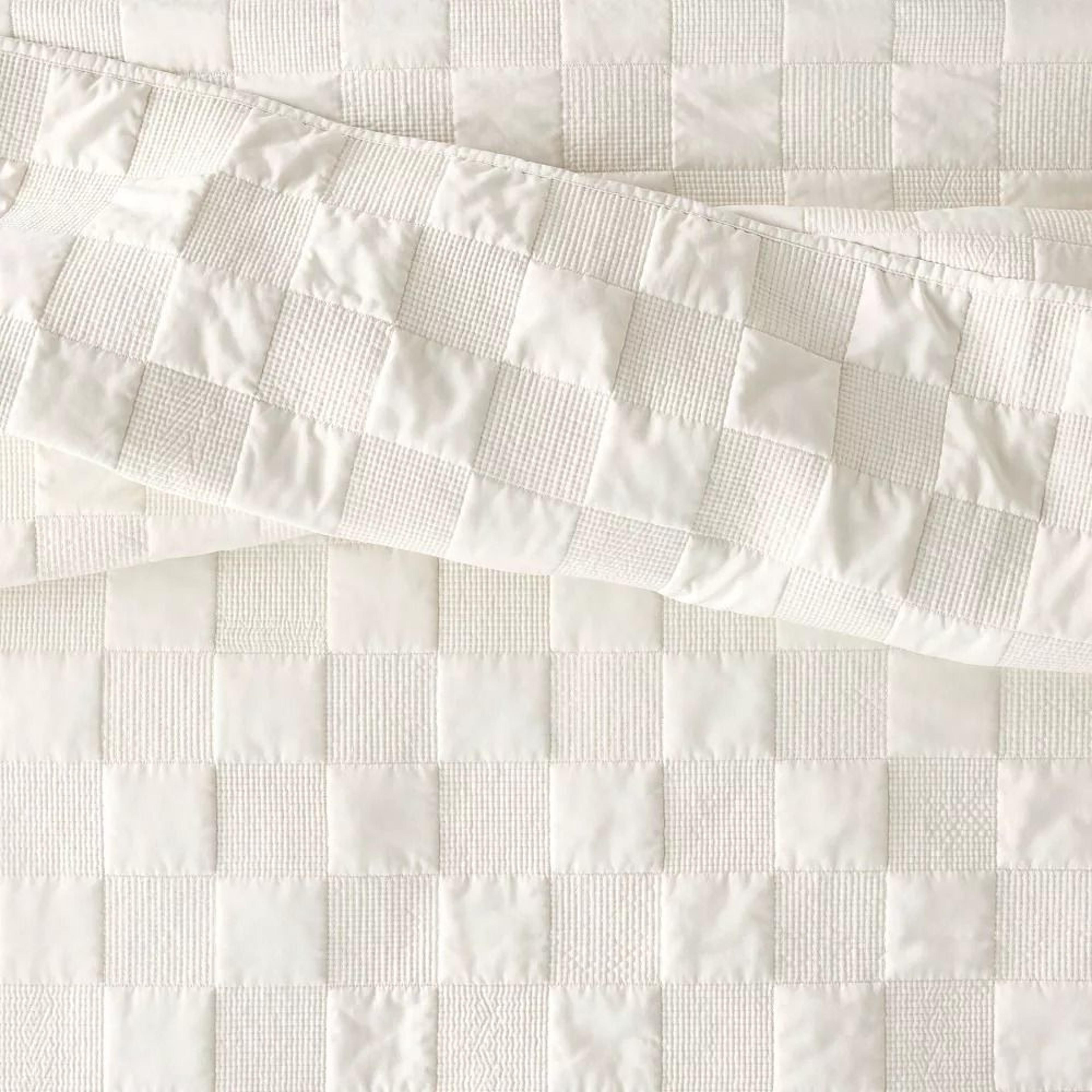 Quilt Cream Hearth  Hand With Magnolia Cozy Recycled Polyester Quilt For YearRound Use 2