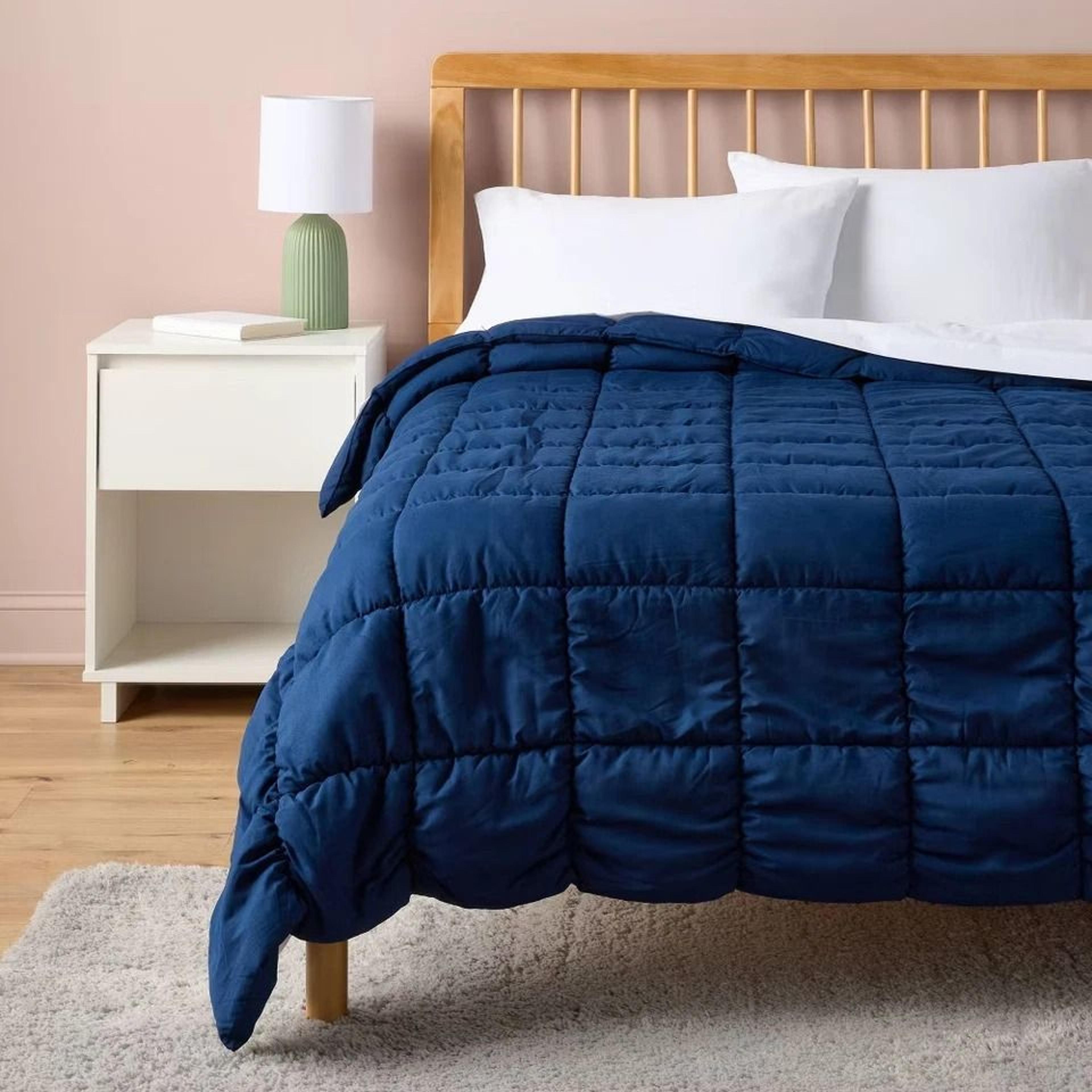 room essentials king puffer box stitch comforter navy blue, lightweight and recycled polyester fill, soft microfiber