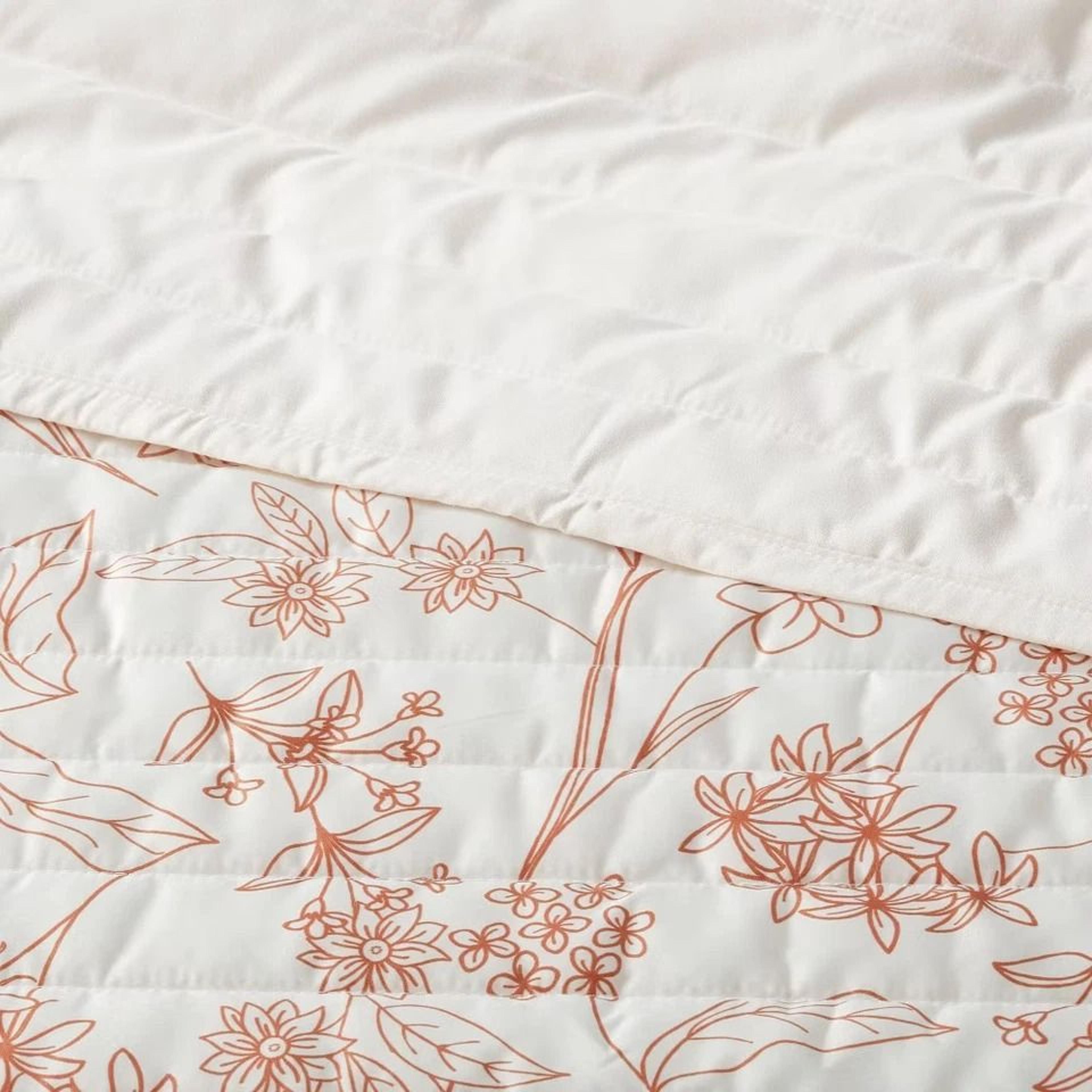 Room Essentials King Satin Quilt Copper Floral Sateen Coverlet Soft Filling Machine Washable For Lu 1