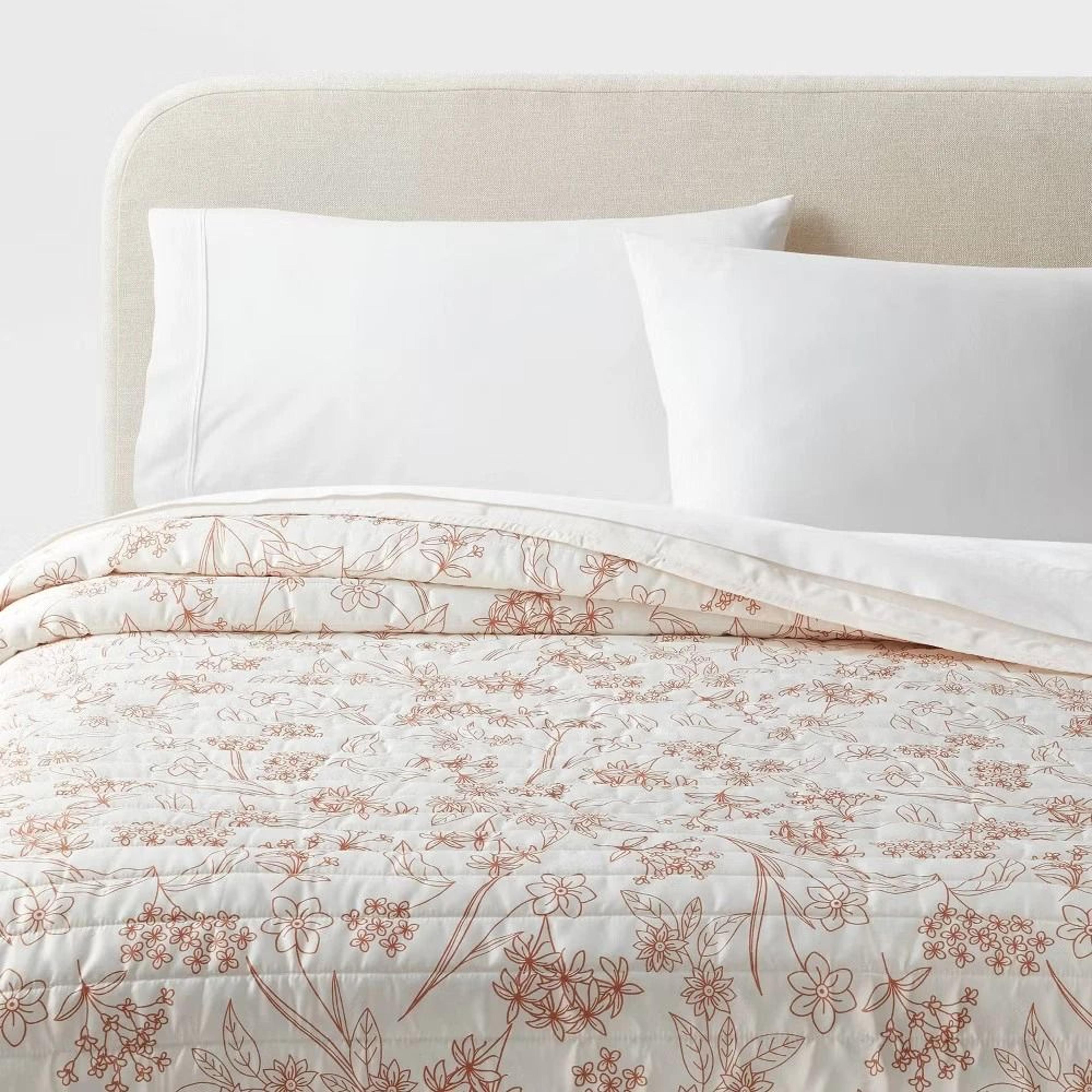 Room Essentials King Satin Quilt Copper Floral Sateen Coverlet Soft Filling Machine Washable For Lu 2