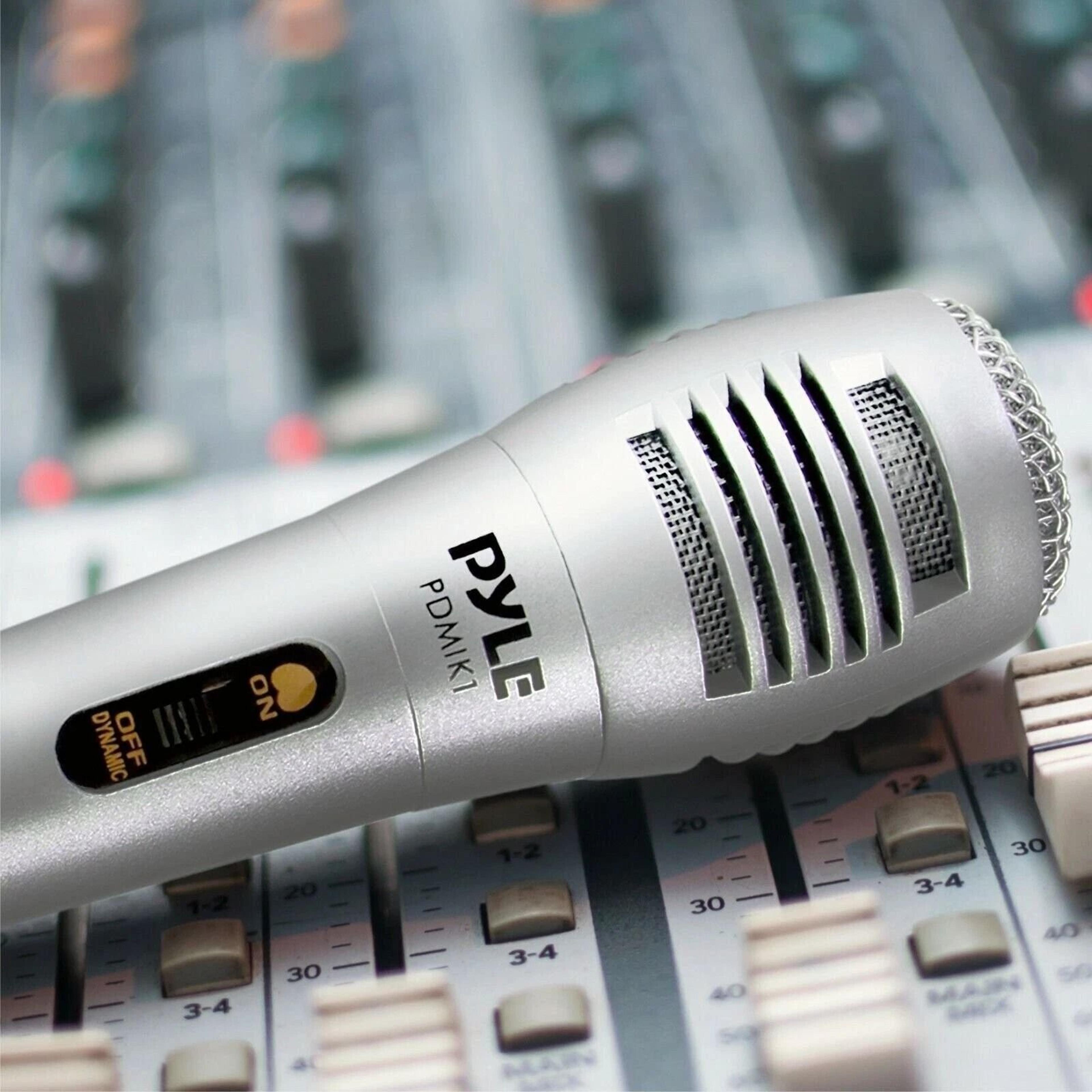 professional dynamic handheld microphone with cable ideal for studio & stage