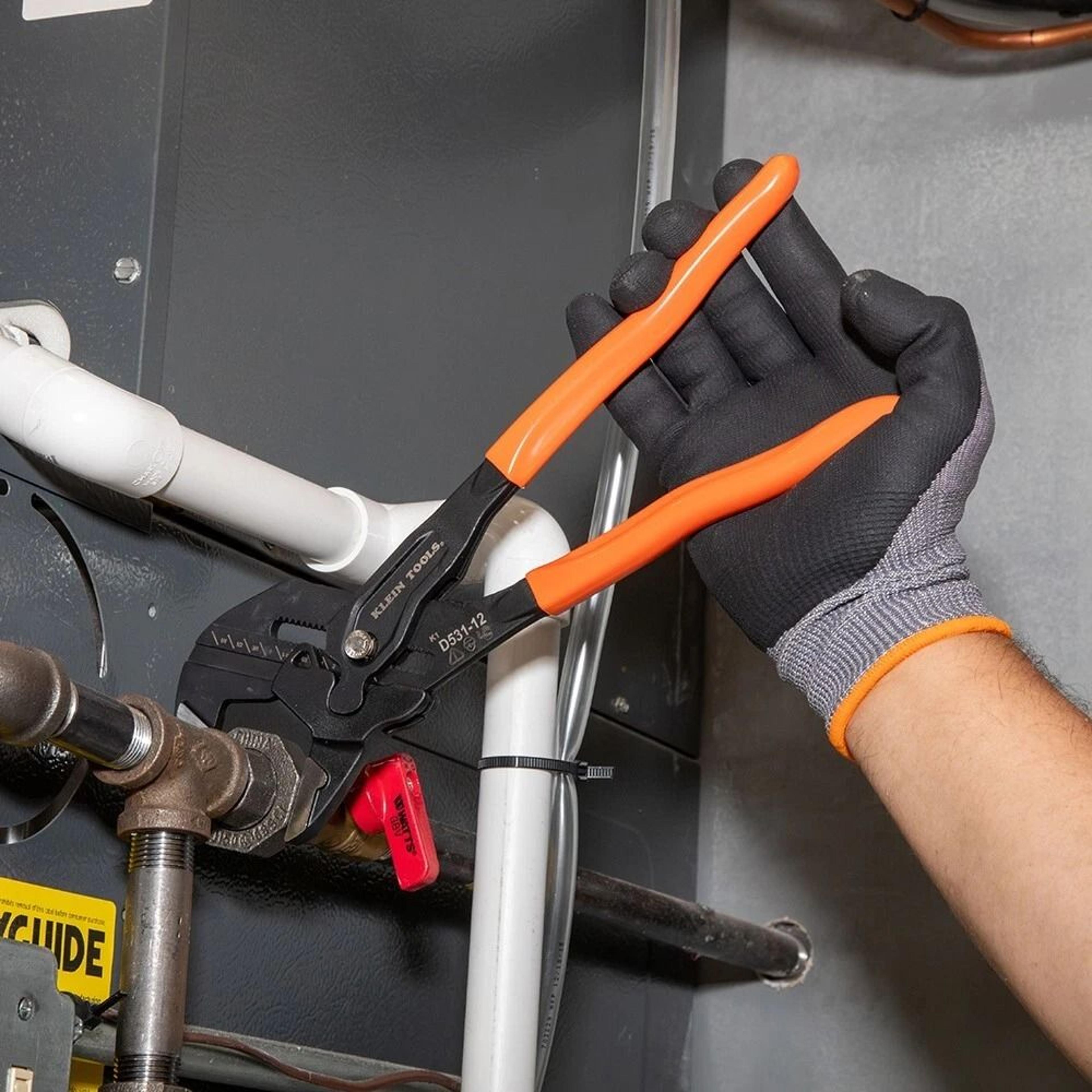 plier wrench with parallel jaws and quick adjust