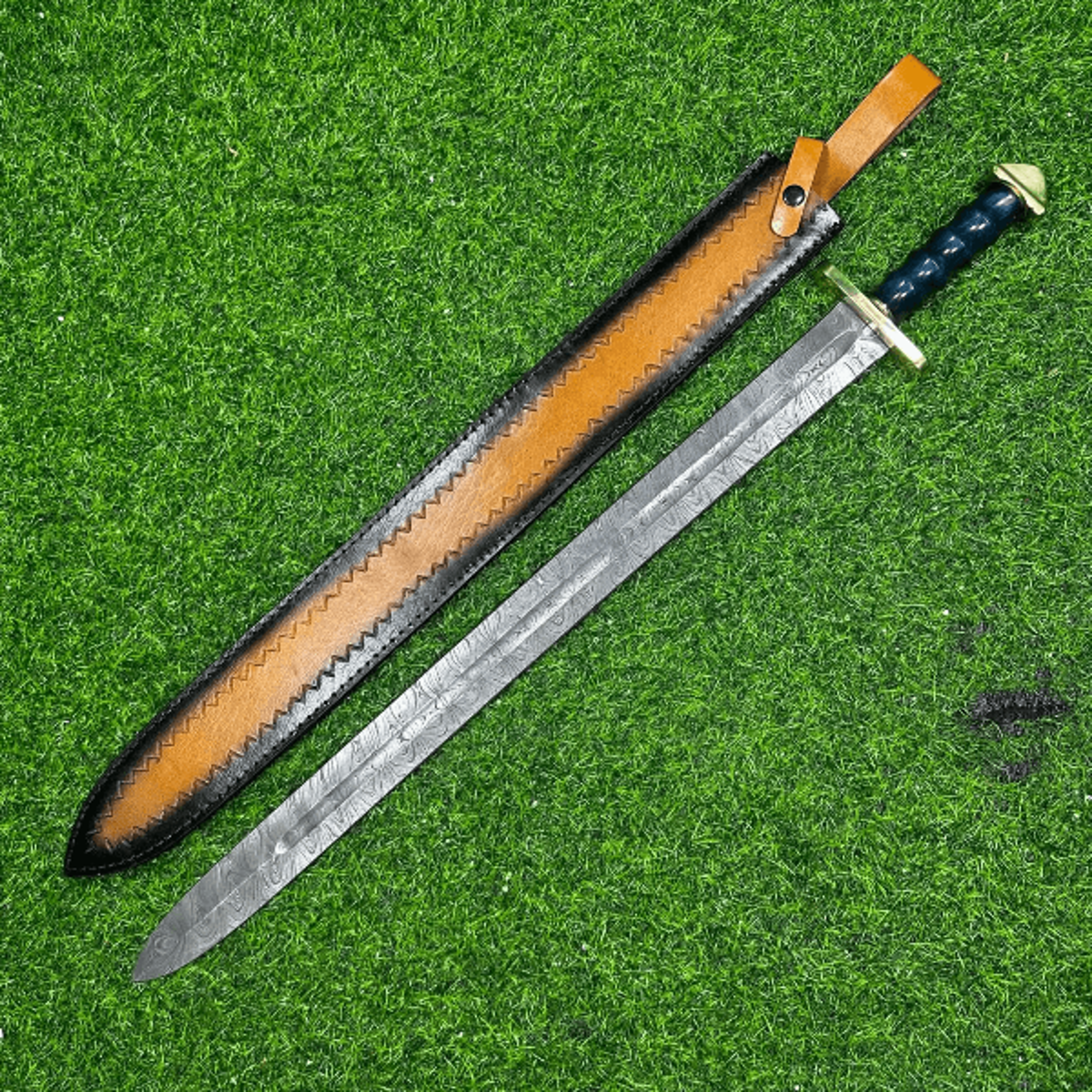 handmade damascus steel double-edge combat hunting sword – resin handle & brass guard
