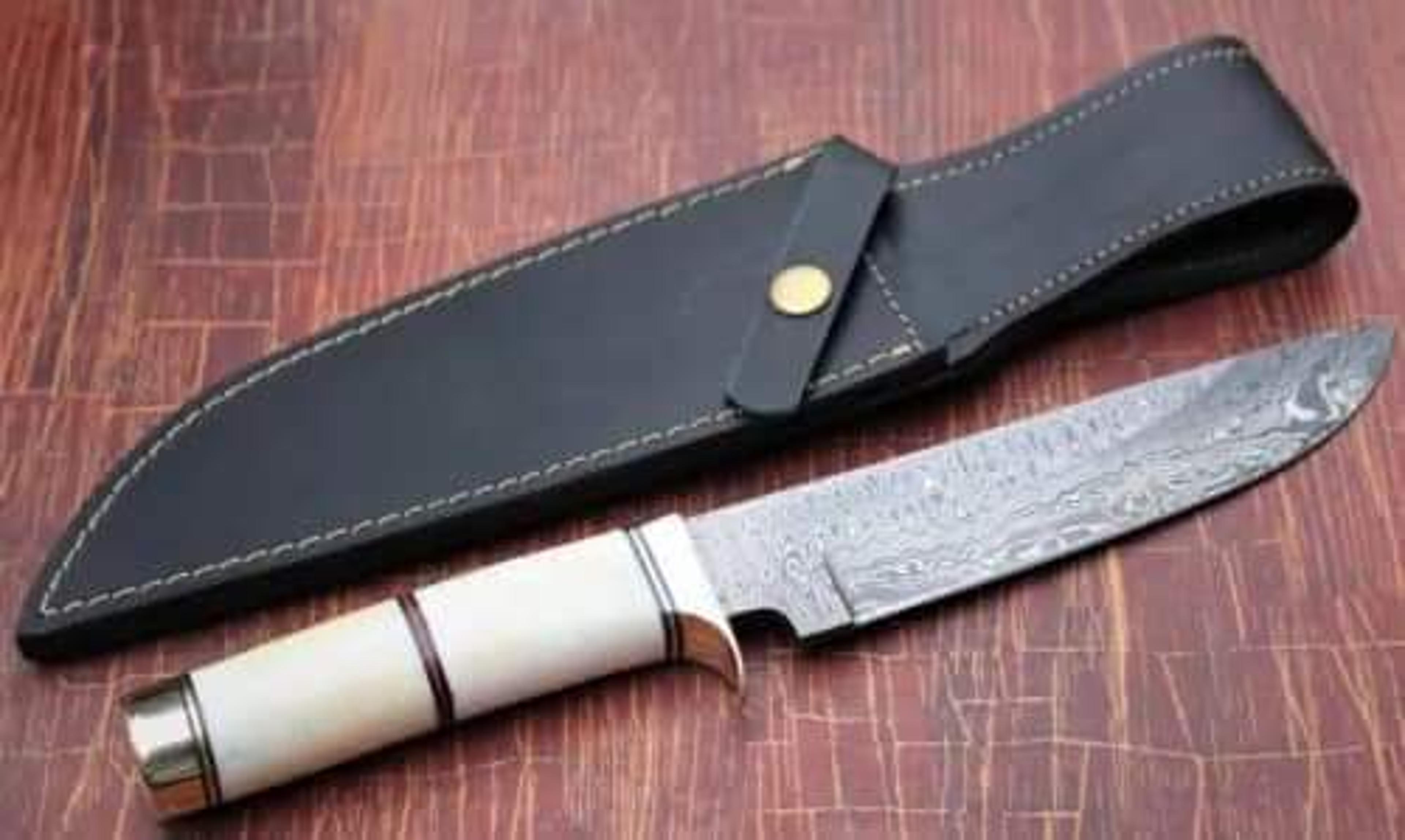 Damascus steel bowie Knife