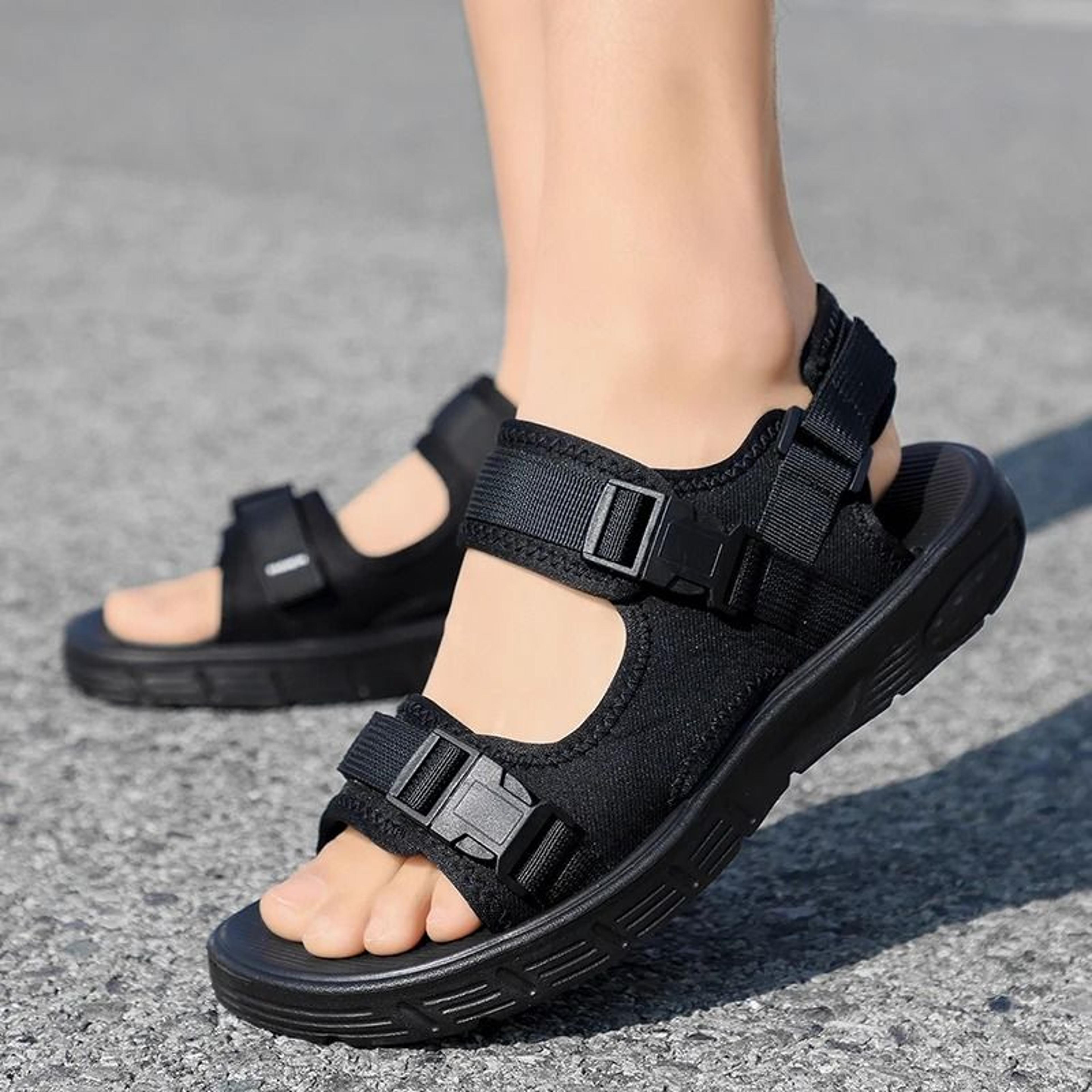 men's lightweight summer sandals non slip soft sole driving beach shoes