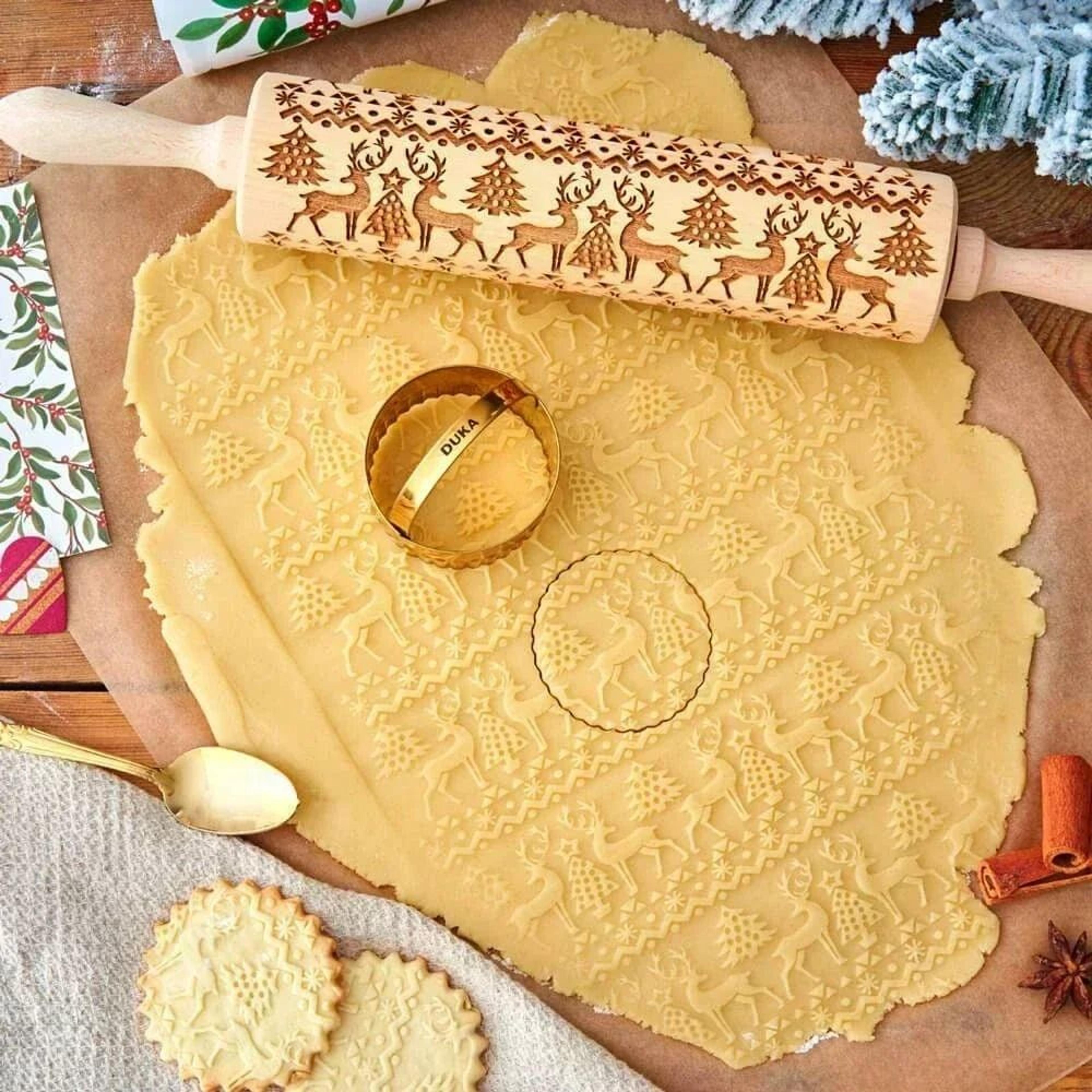 Wooden Embossed Rolling Pin With Snowflake And Elk Pattern For Holiday Cookie And Fondant Baking 10