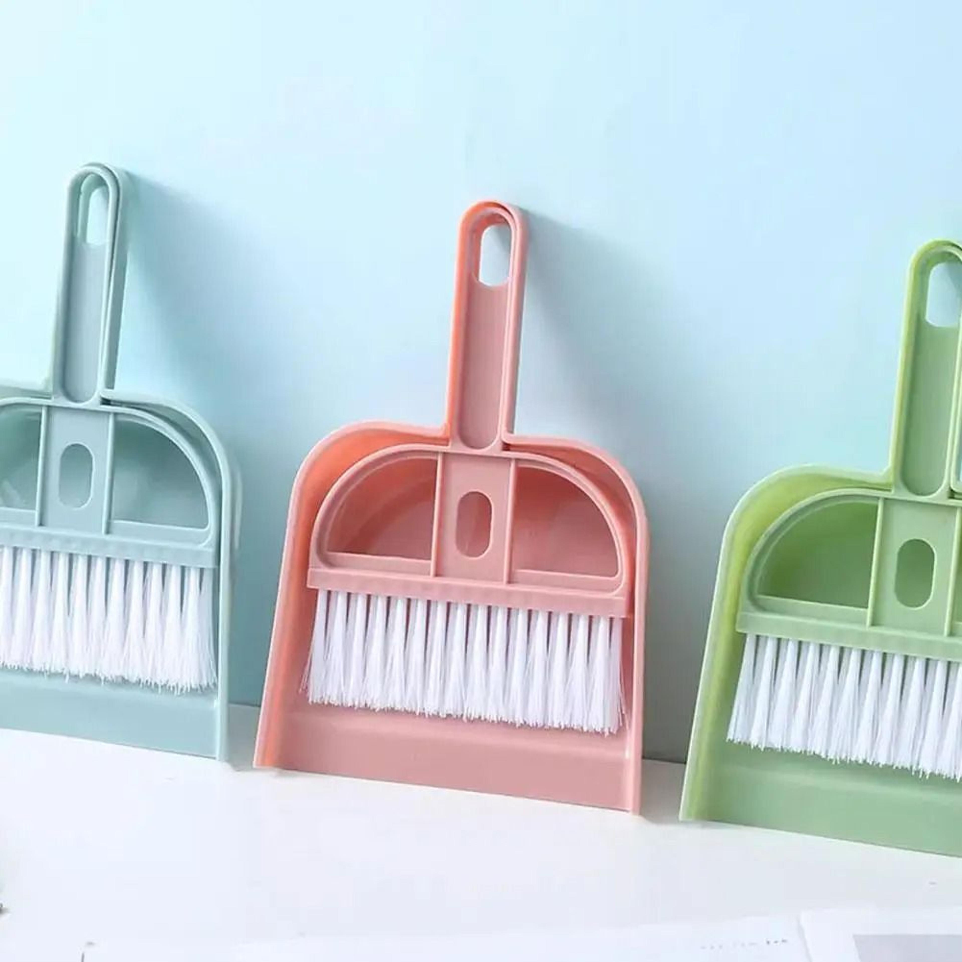 Mini Desktop Broom And Dustpan Set 4
