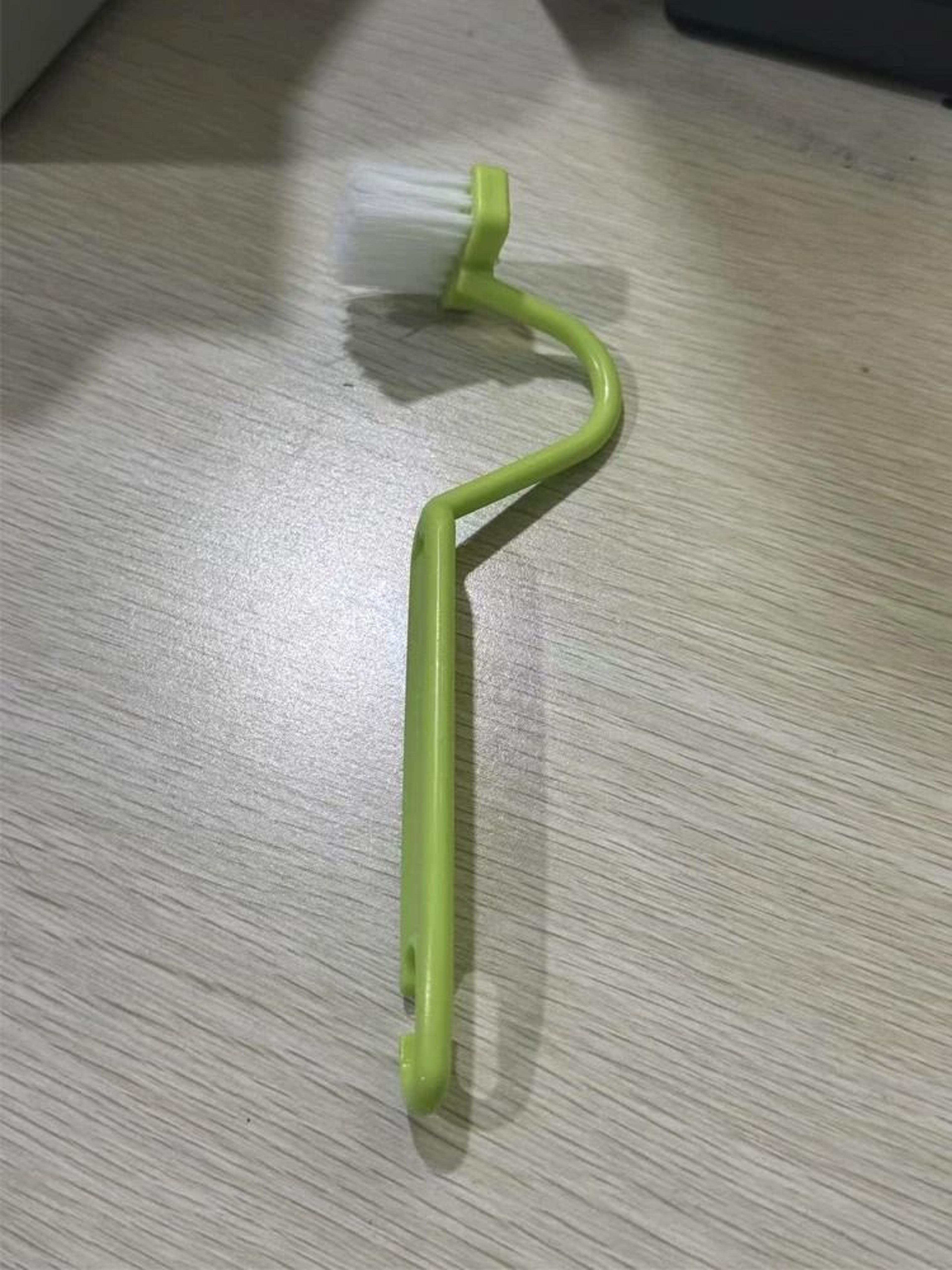 Curved Long Handle Toilet Cleaning Brush 1