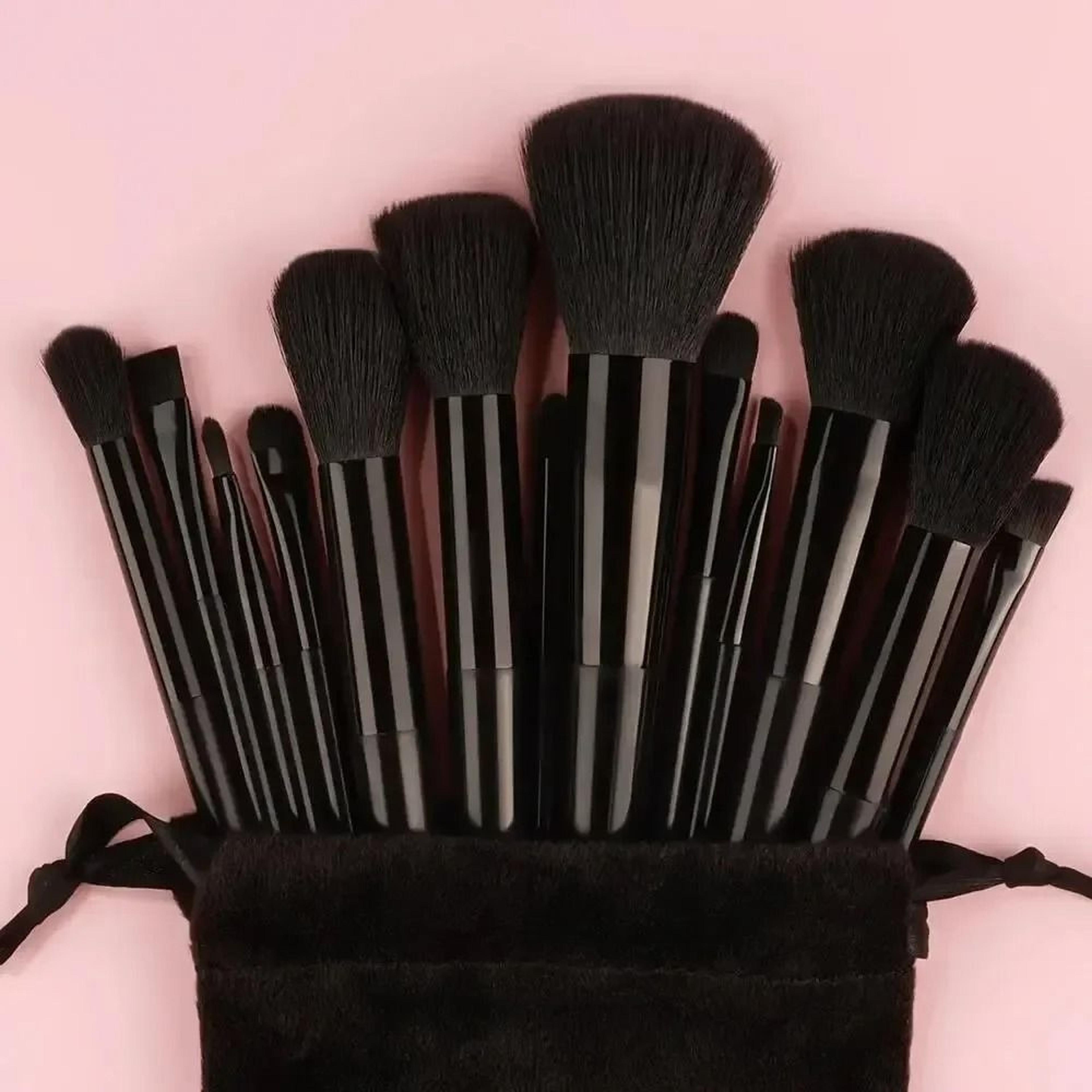 Soft Fluffy Professional Makeup Brush Set For Foundation And Eyeshadow 10