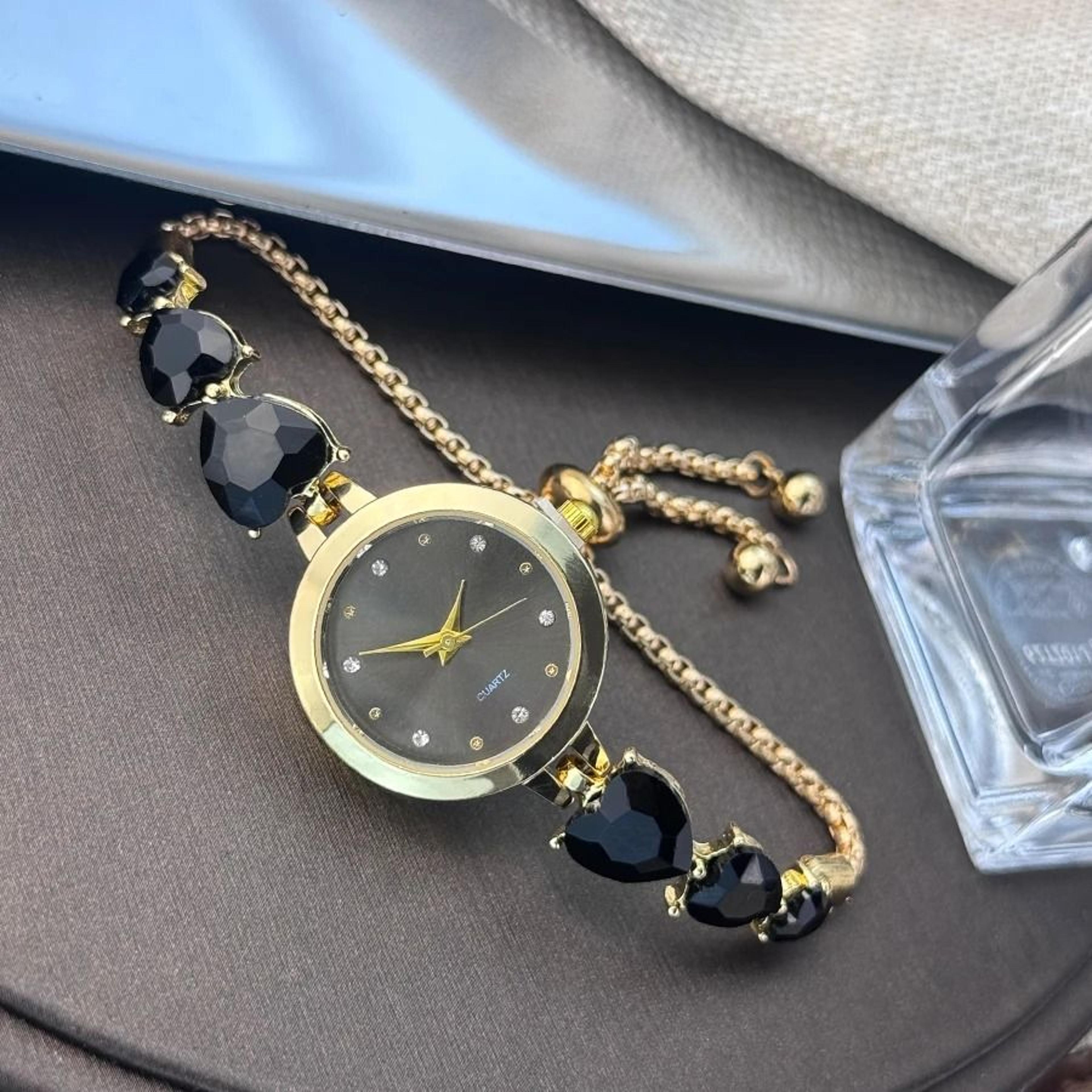 Triple Heart DiamondEncrusted Bracelet Watch  Elegant Light Luxury Quartz Timepiece With Round Allo 12