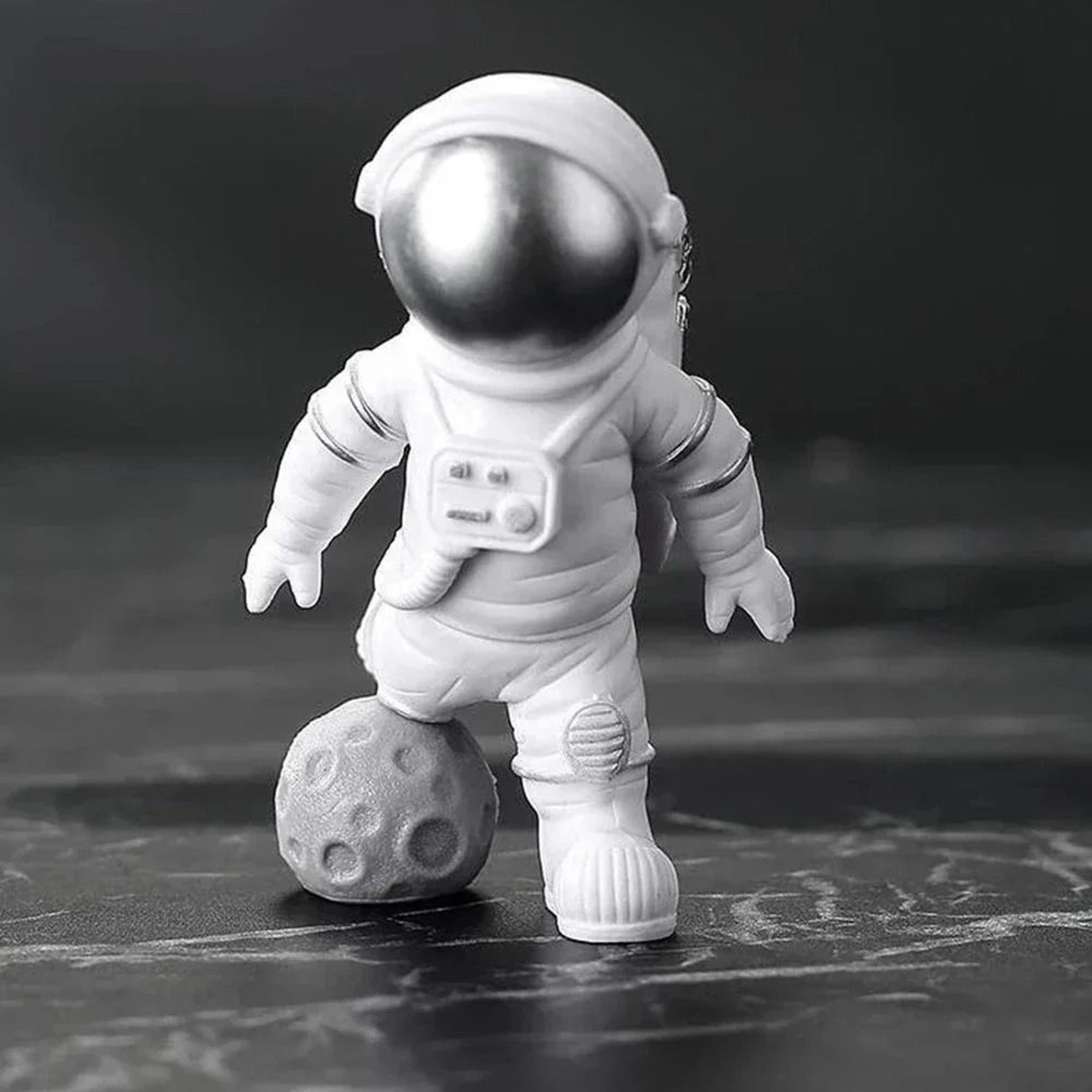 4Piece Astronaut Figure Set  Spaceman Sculpture  Educational Toy For Desktop Home Decoration  Space 1