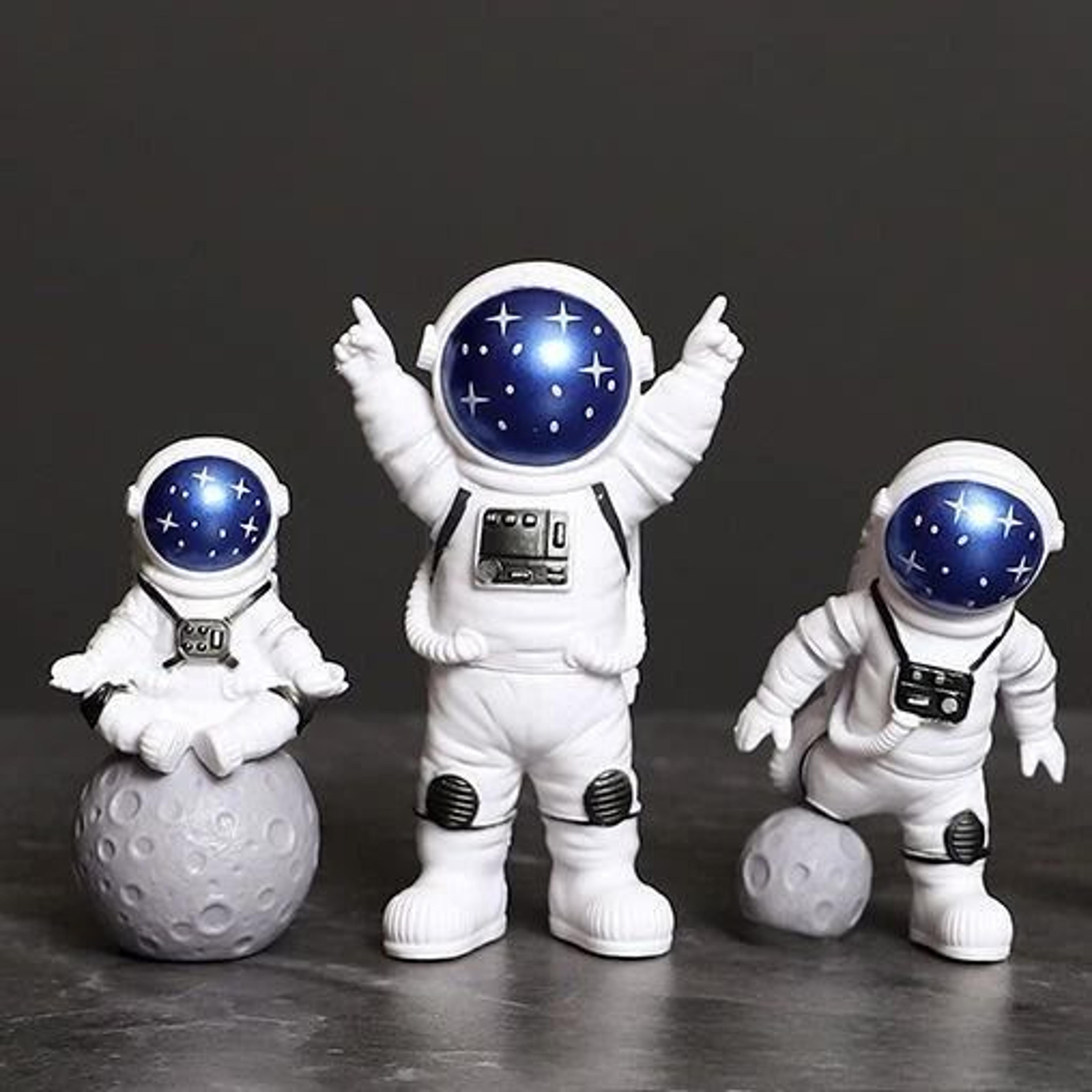 4Piece Astronaut Figure Set  Spaceman Sculpture  Educational Toy For Desktop Home Decoration  Space 6