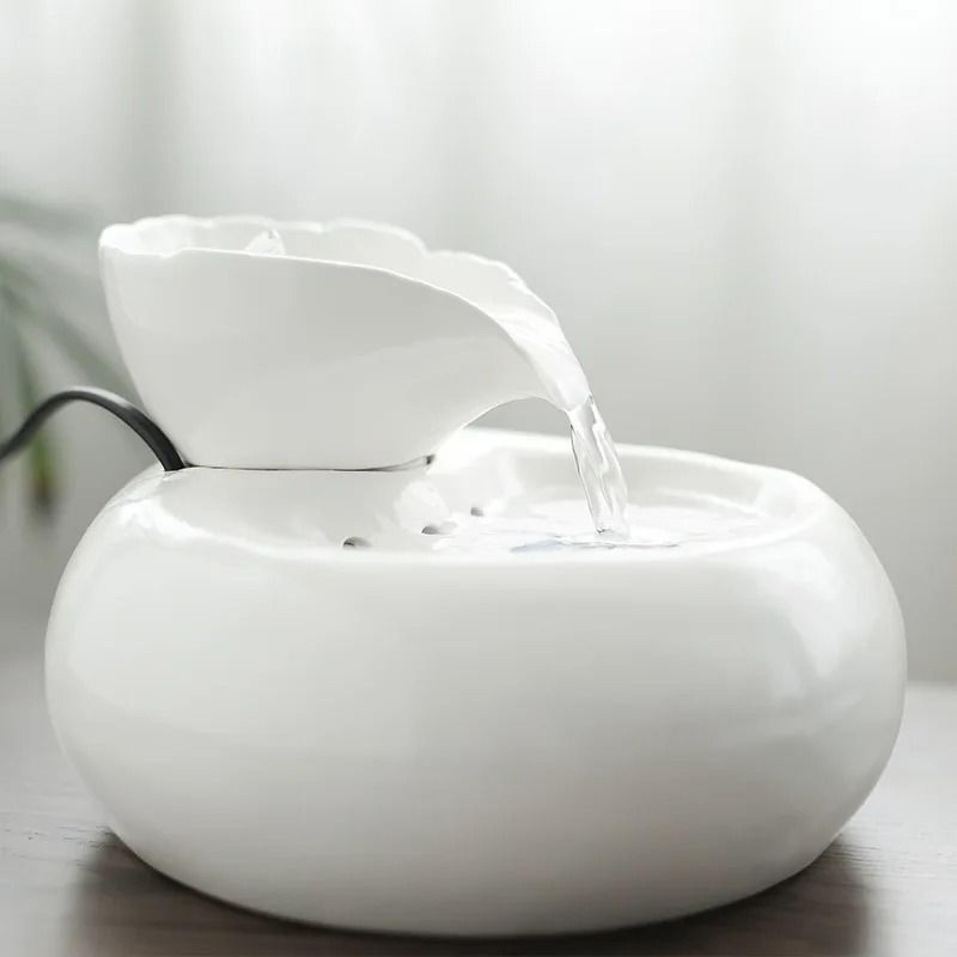 Premium LeafDesign Ceramic Automatic Pet Water Fountain 4