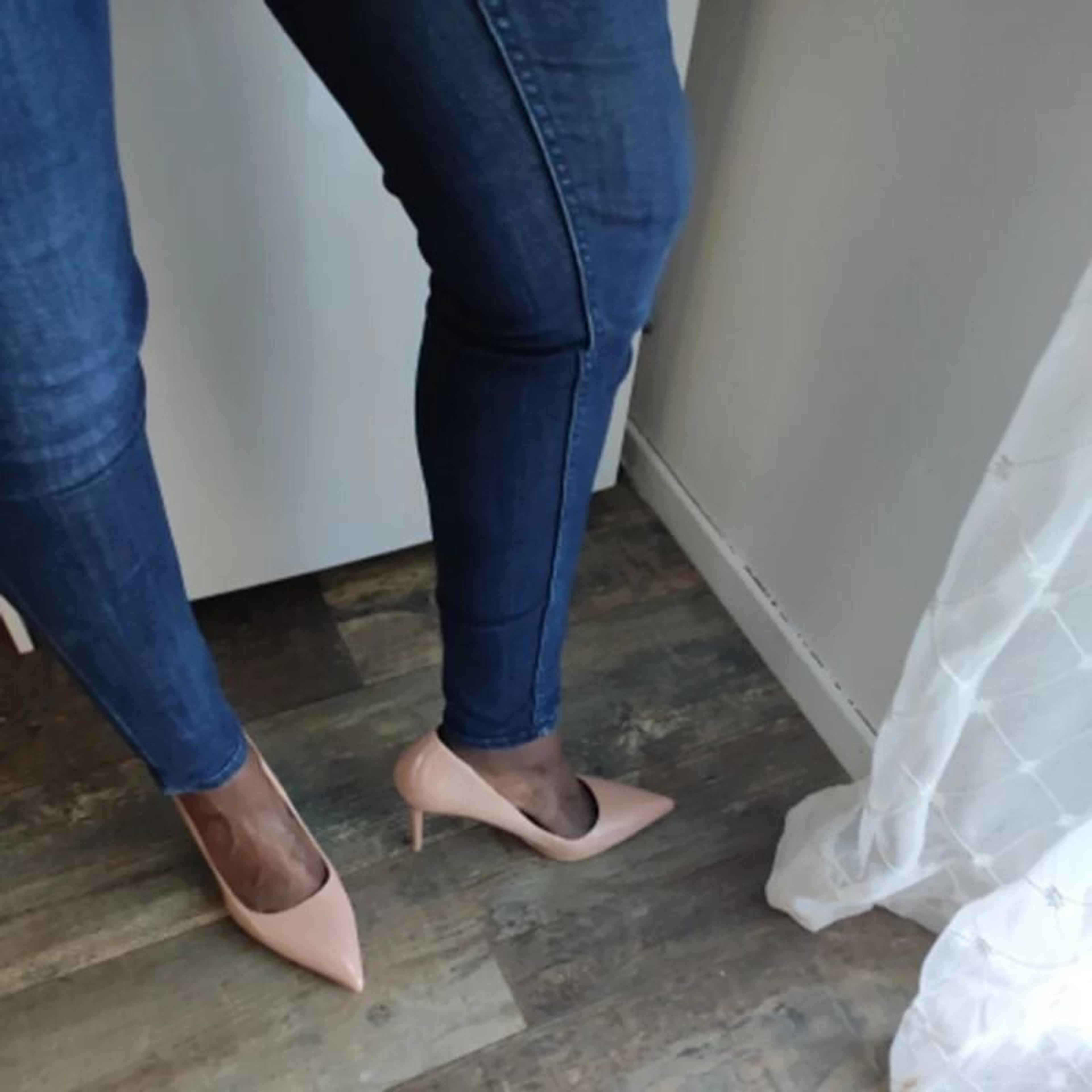 Classic Pointed Toe Stiletto Pumps In Metallic And Nude Finish 4