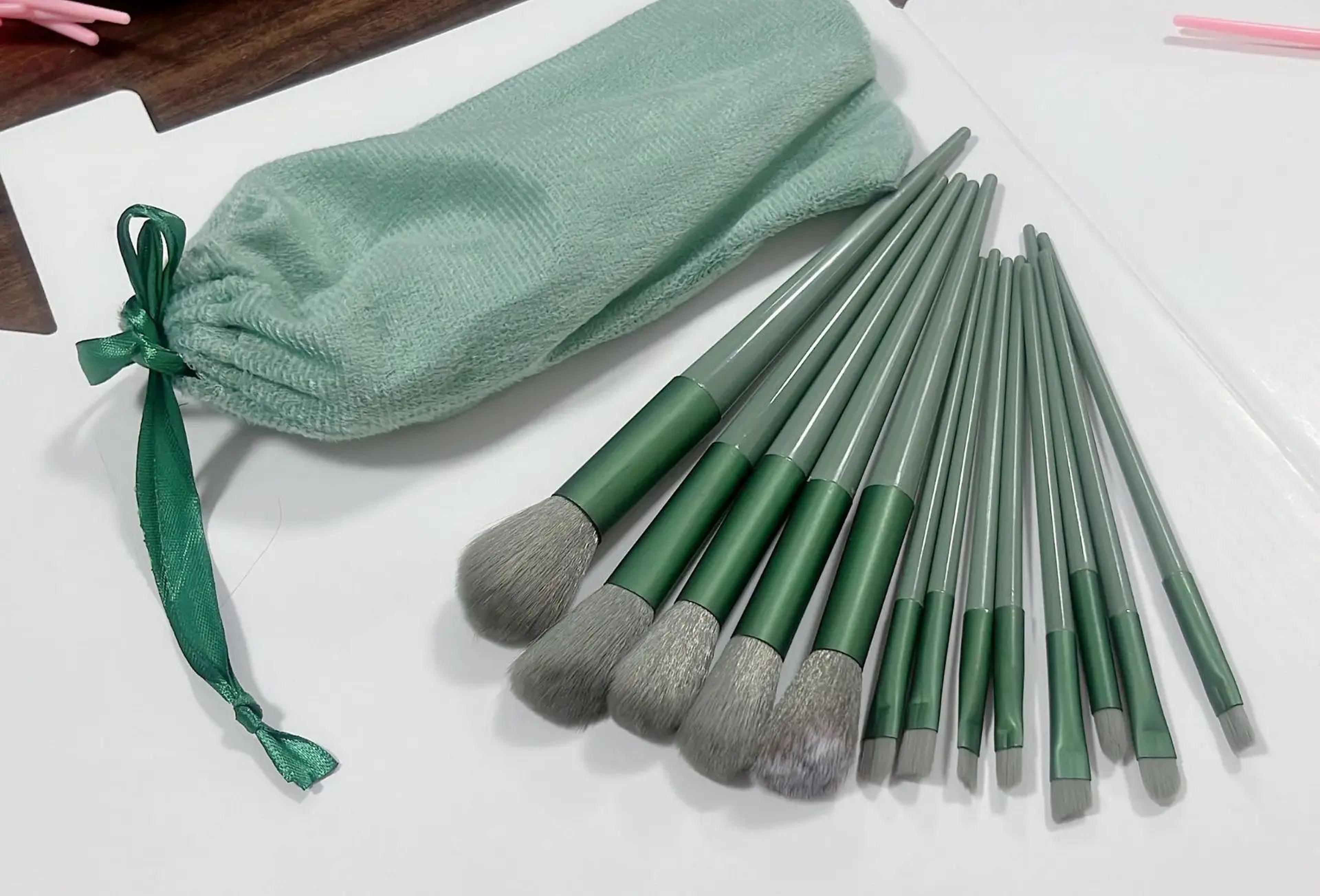 13 Piece Professional Makeup Brush Set Foundation Eyeshadow And Concealer Beauty Brushes 1