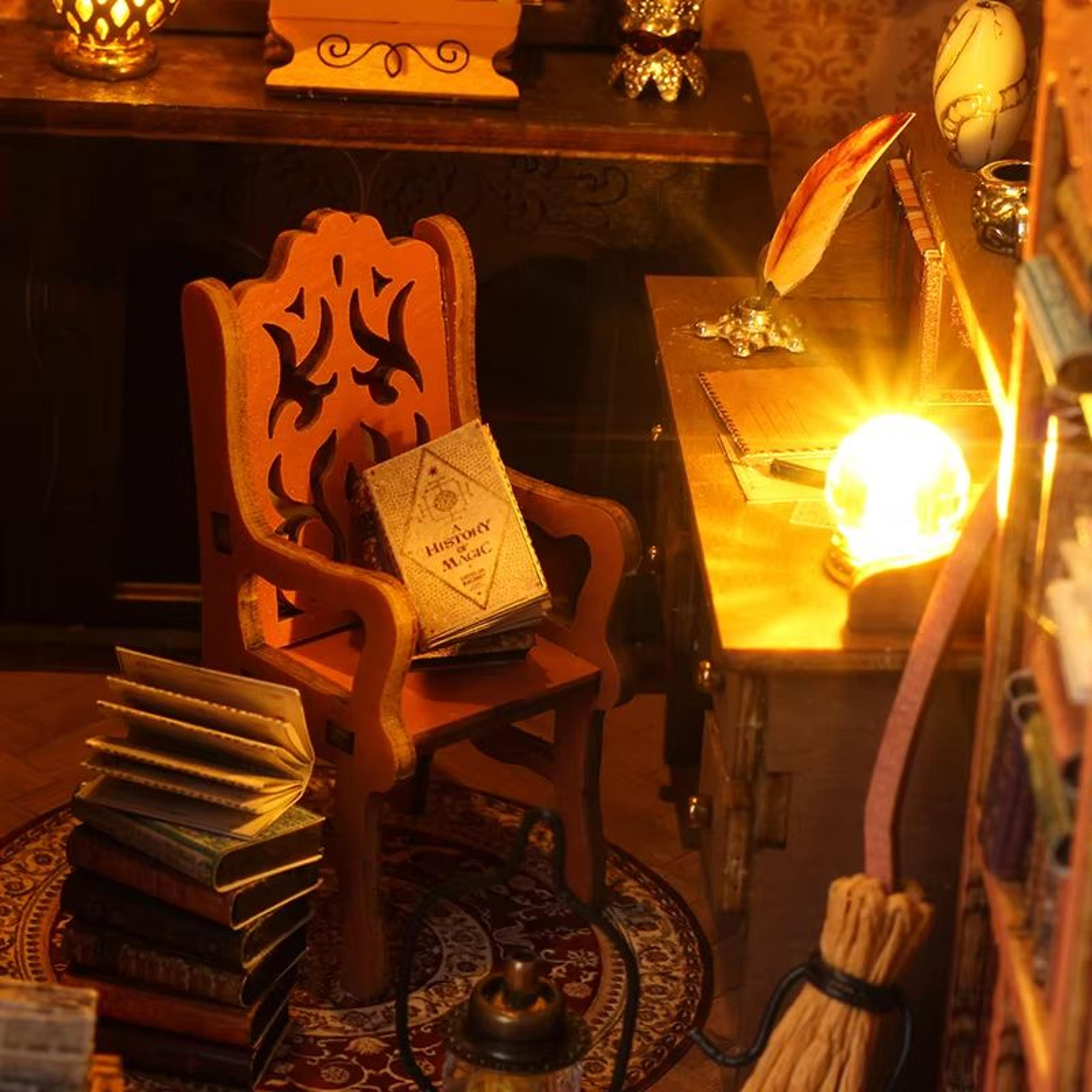 DIY Book Nook Kit Wooden Dollhouse Building Set LED Bookshelf Insert Miniature House Bookend 2