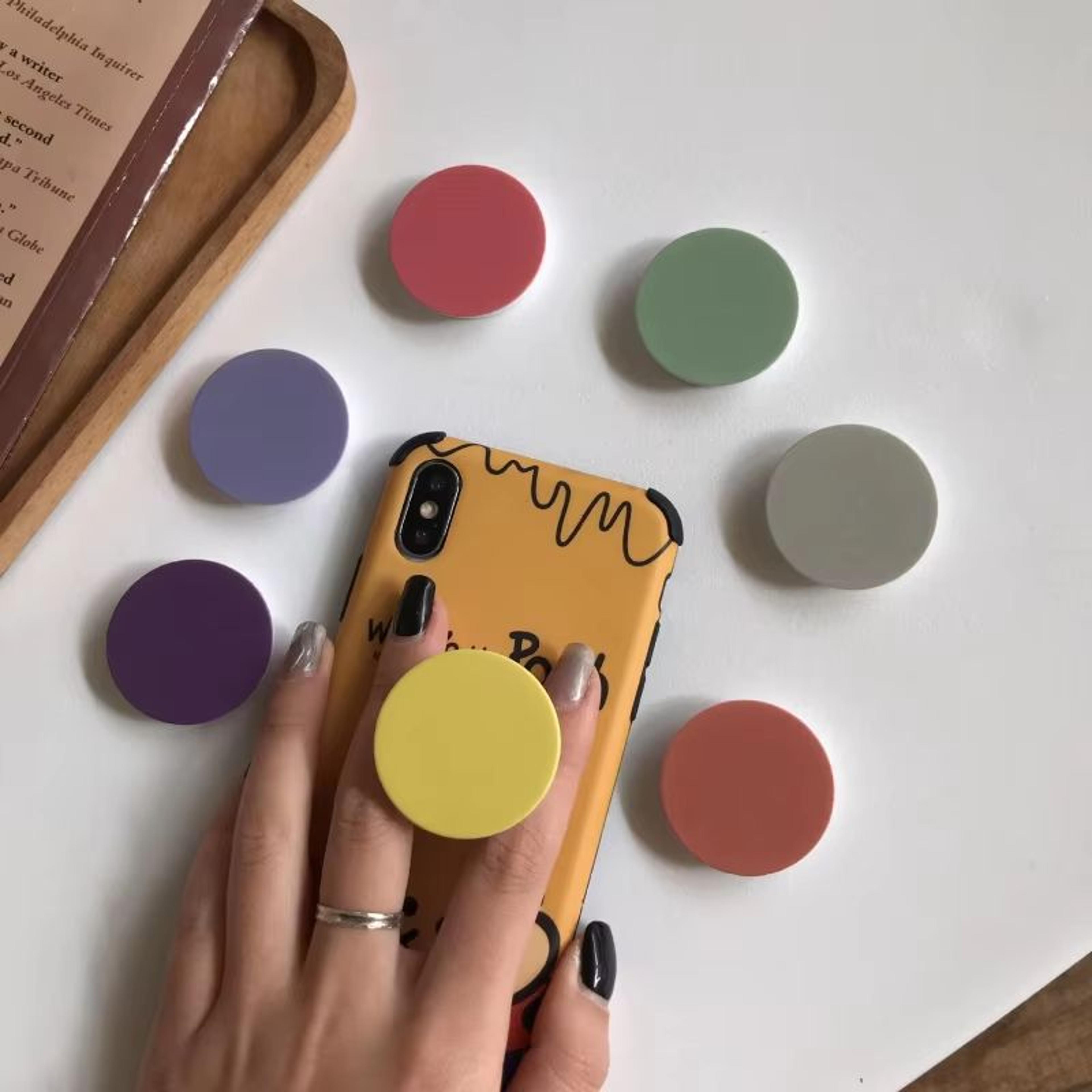 adjustable phone grip stand compatible with iphone and samsung foldable phones
