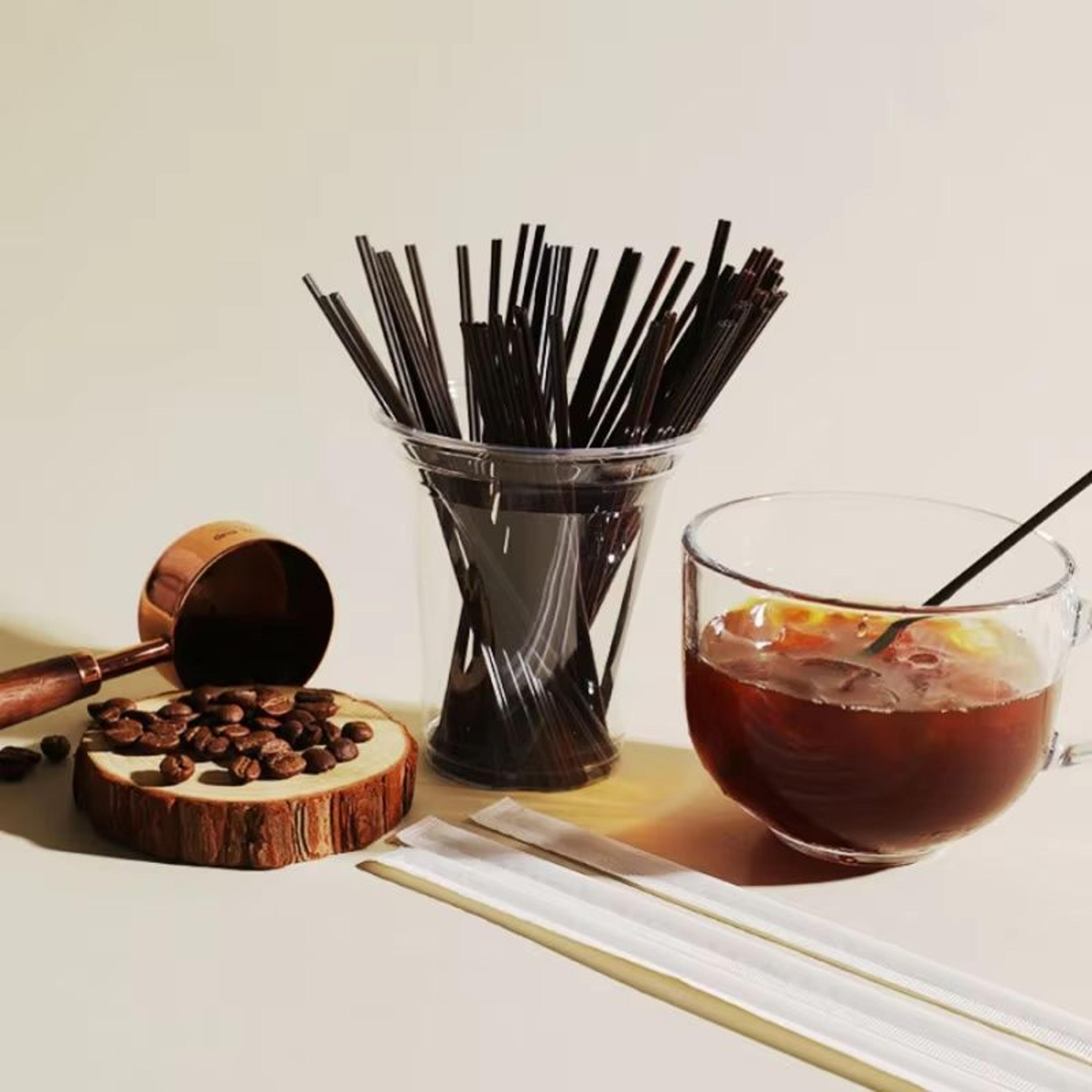 100-pack disposable wooden coffee stirring sticks with three-hole design