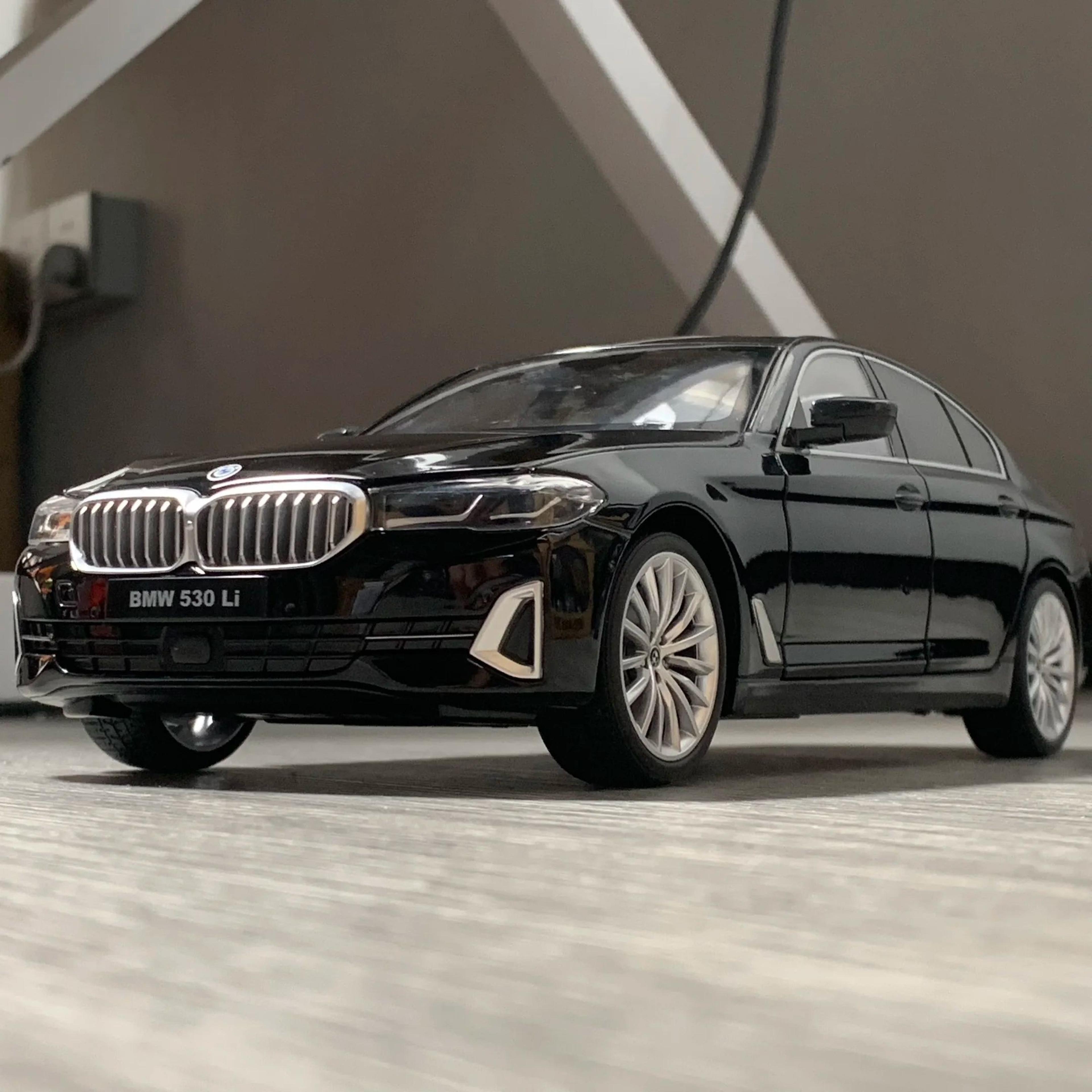 BMW 530Li 118 Alloy Diecast Model Car Luxury Collector Display  Hobby Toy 2